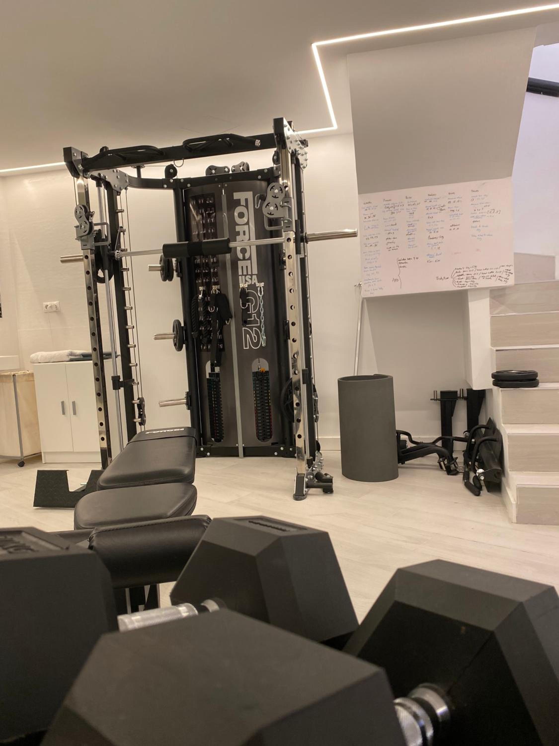 Casa moderna con gimnasio