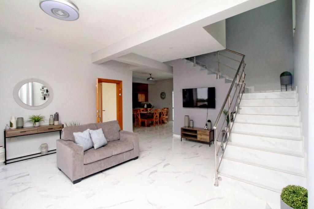 Beautiful villa in VillasdelMarPOPII
