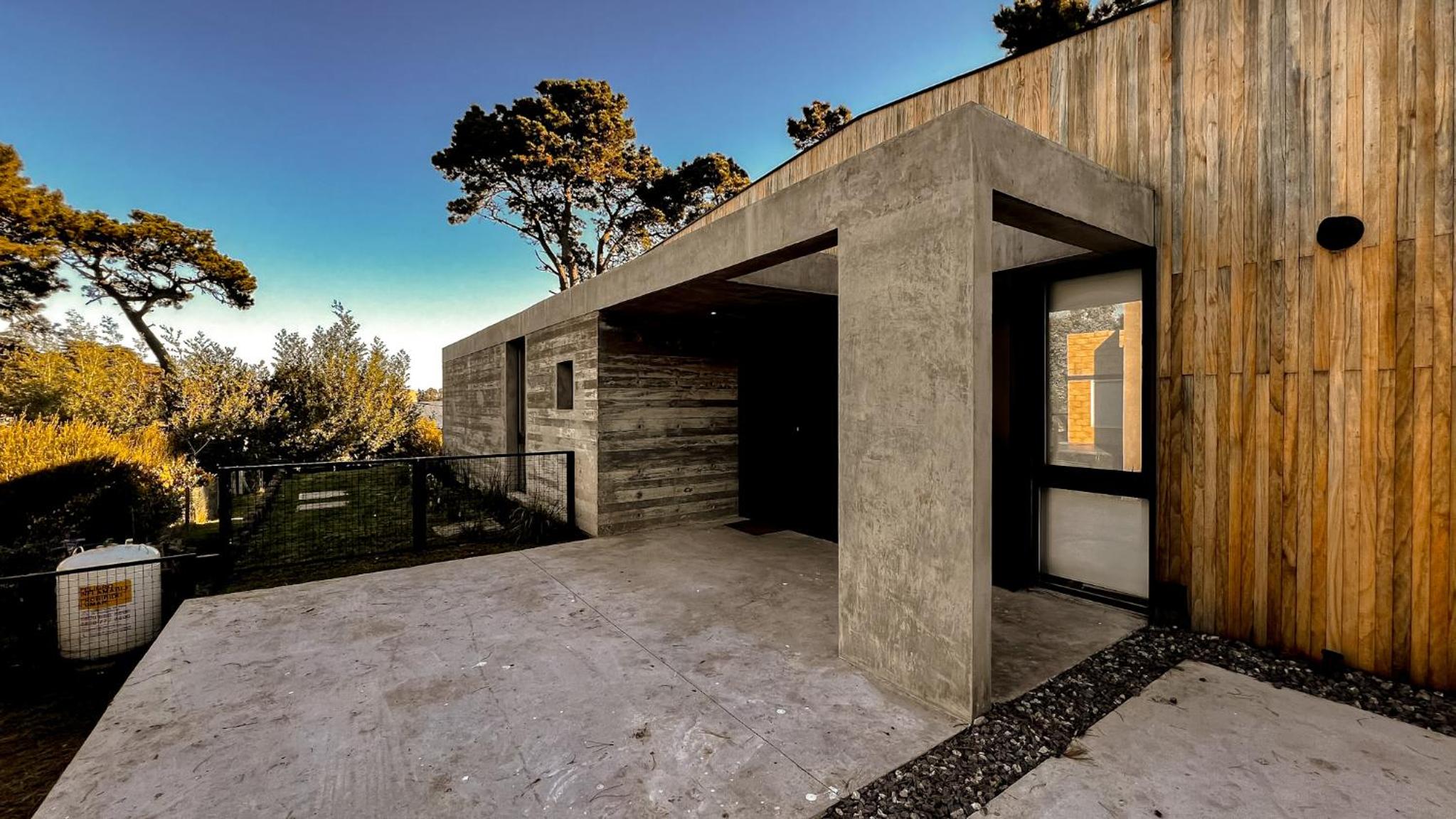 Wood House in Chapa HOLA SUR
