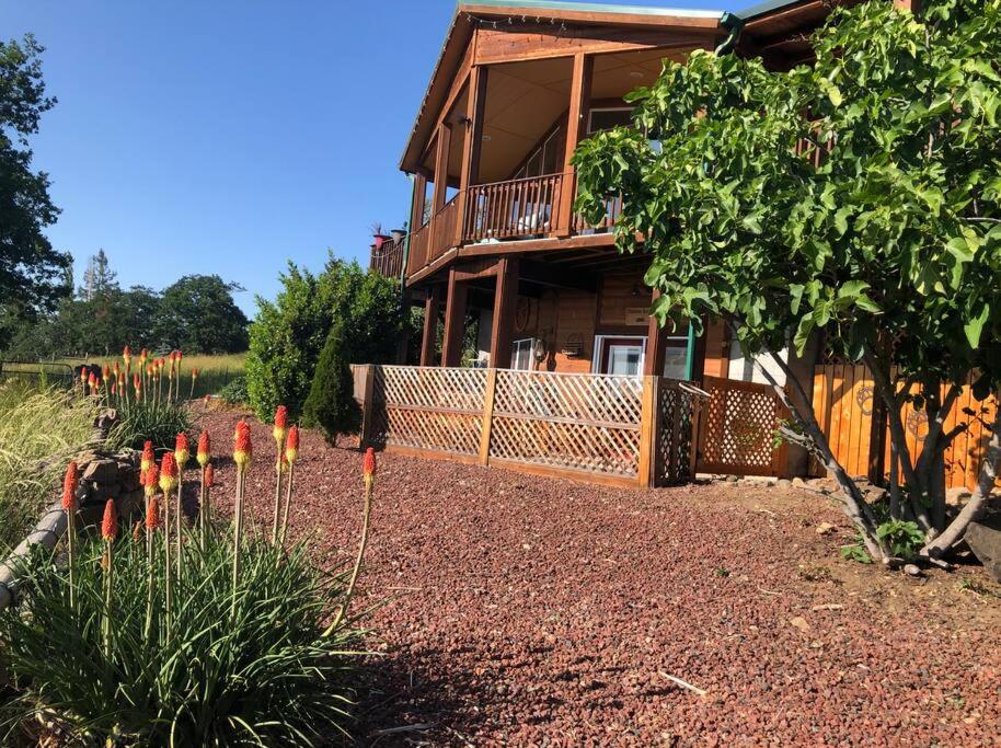 Cascade Sunset House - Crater Lake Adventures! view 3