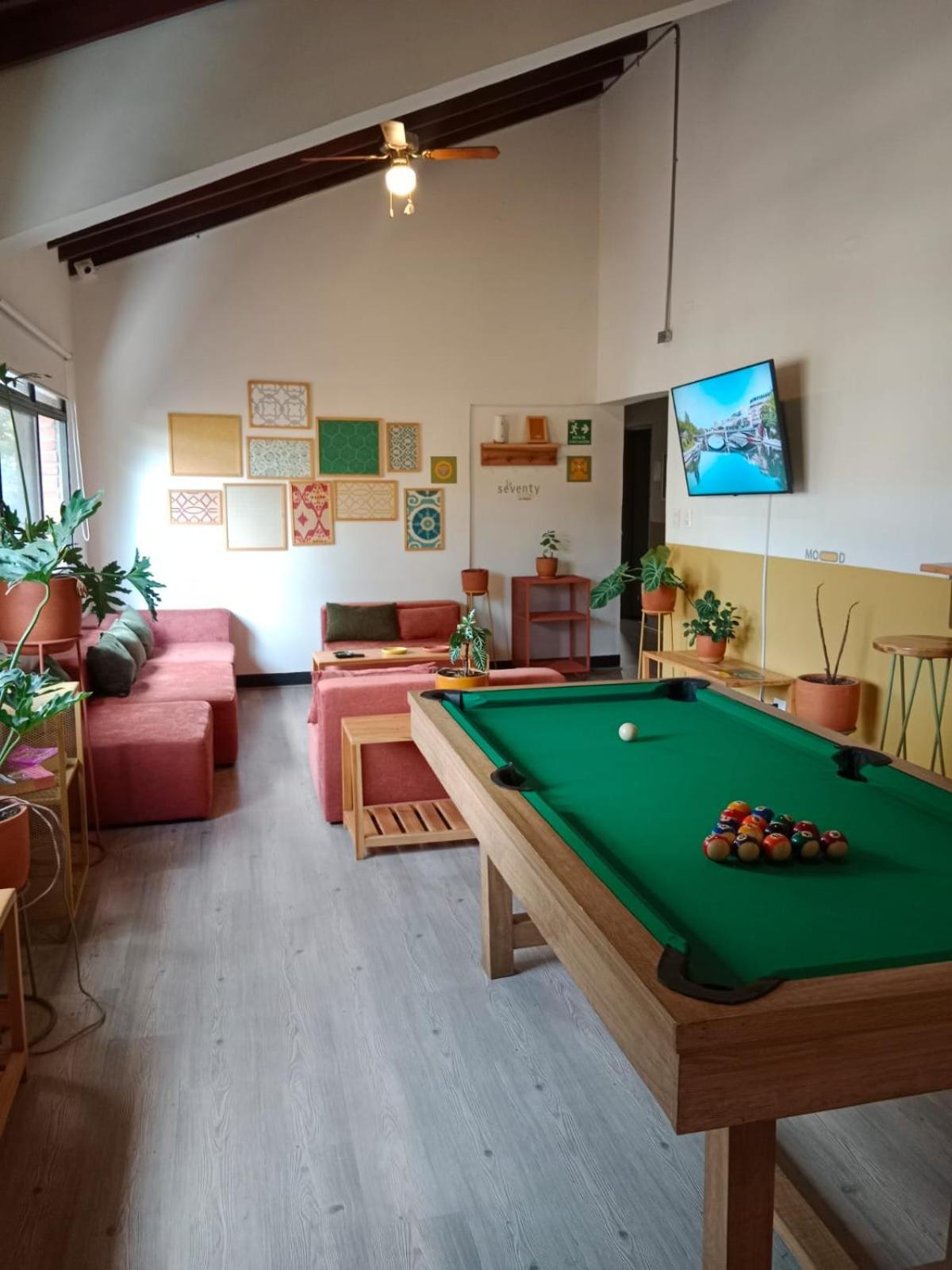 Apartments In La Seventy