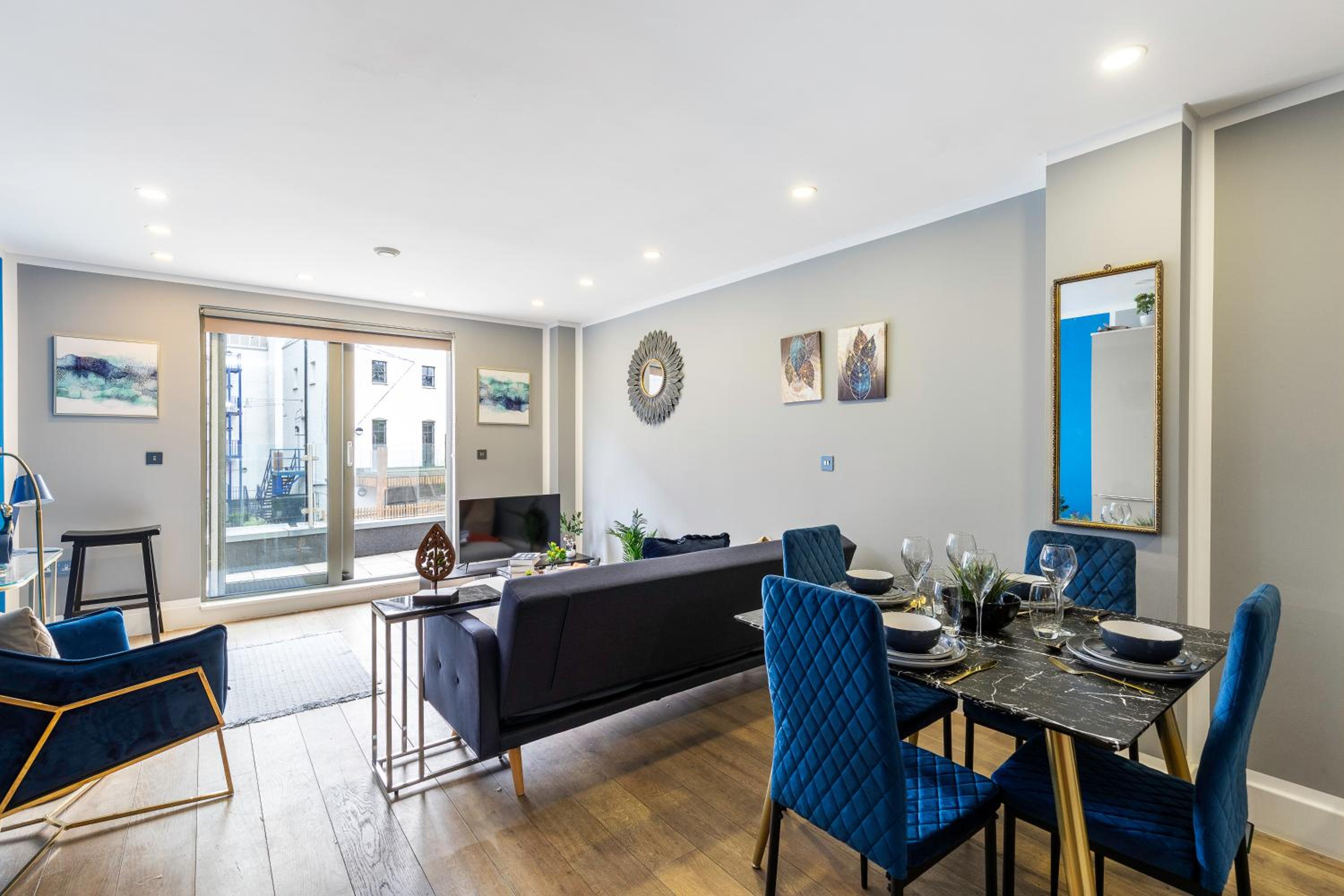 Luxury Notting Hill on Canal in city of westminster trendy massive view 5