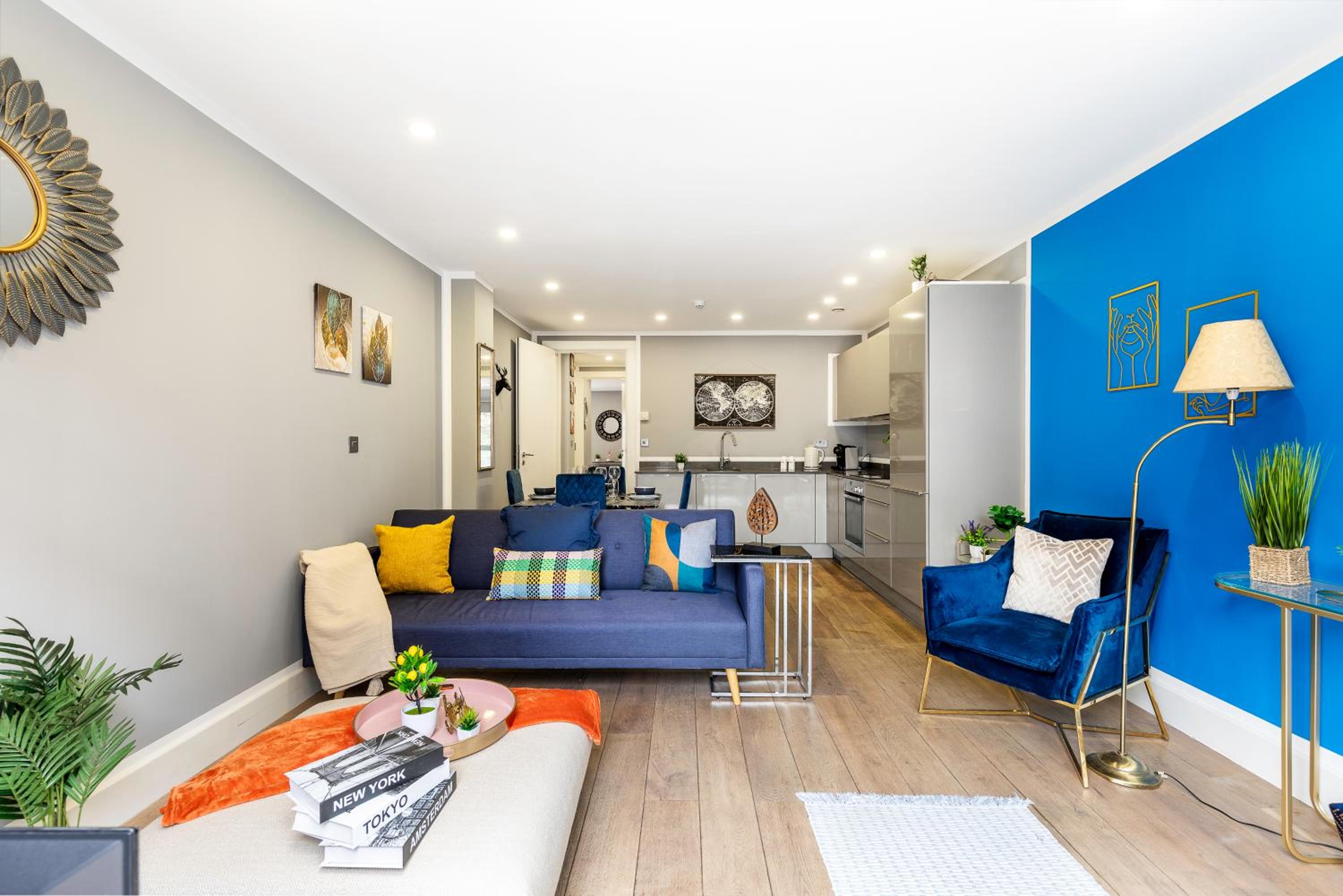 Luxury Notting Hill on Canal in city of westminster trendy massive view 4