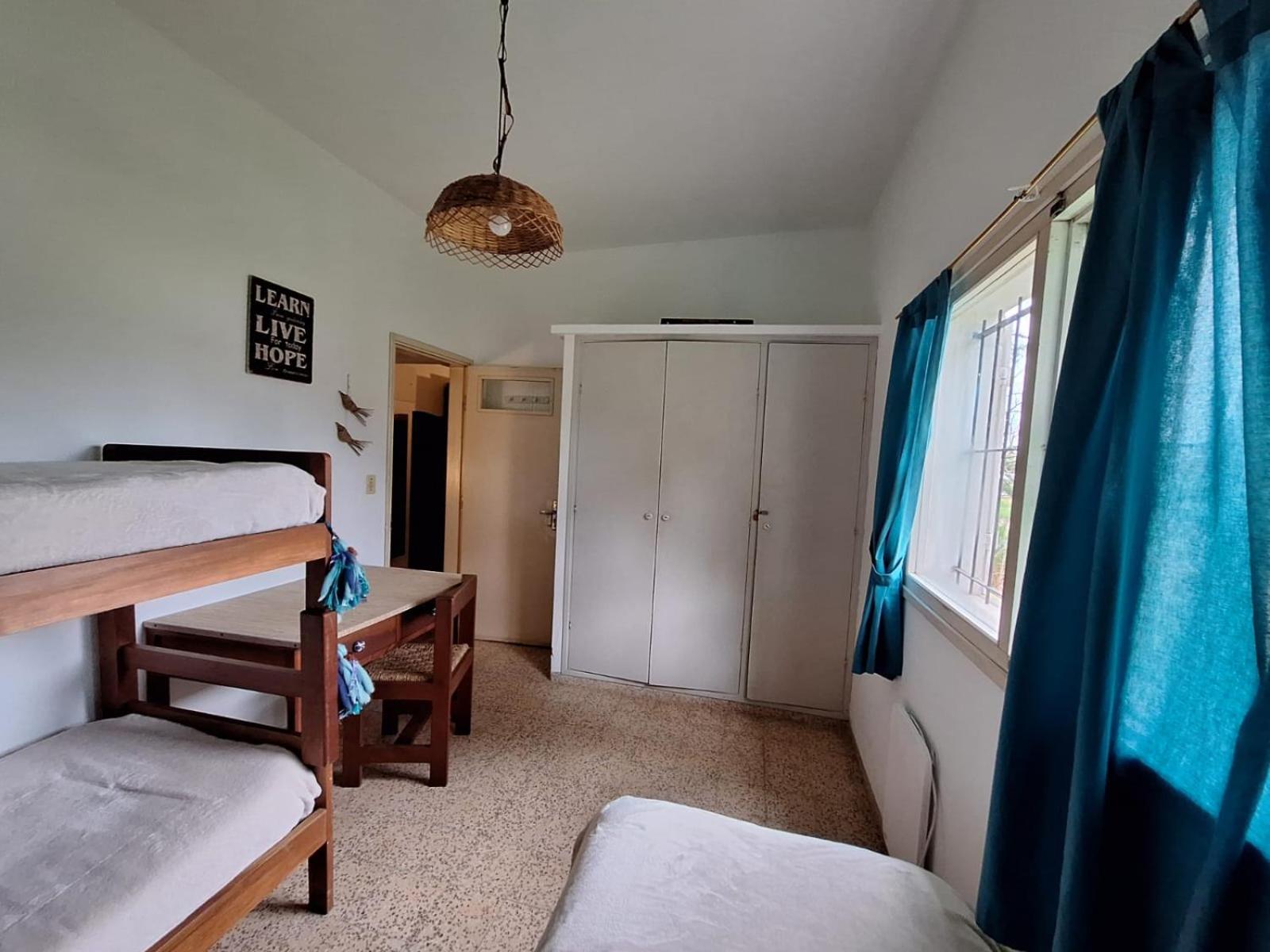 Casa a 3 cuadras del mar, amplio parrillero techado y cochera