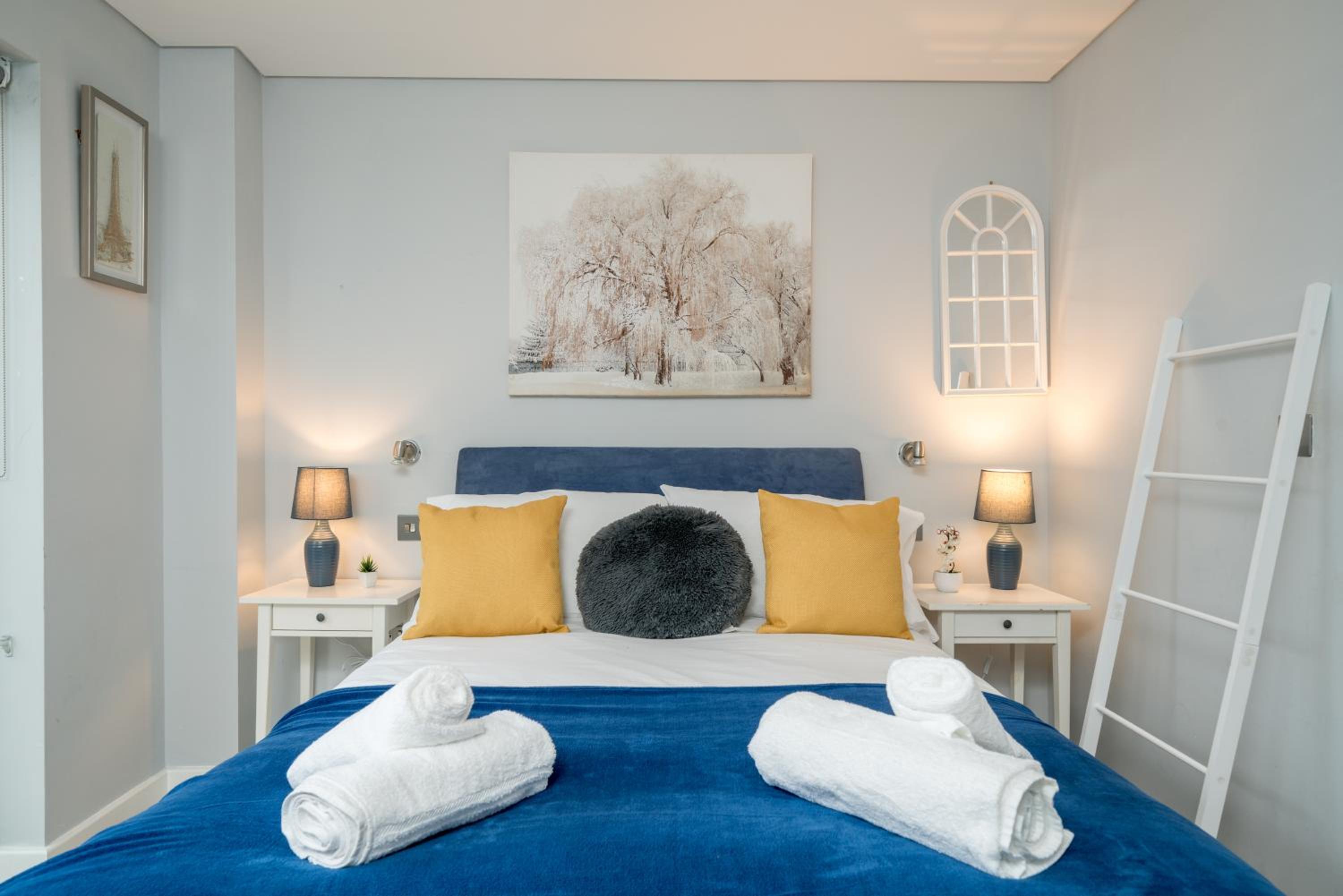 Nottinghill on river luxe flat with balcony
