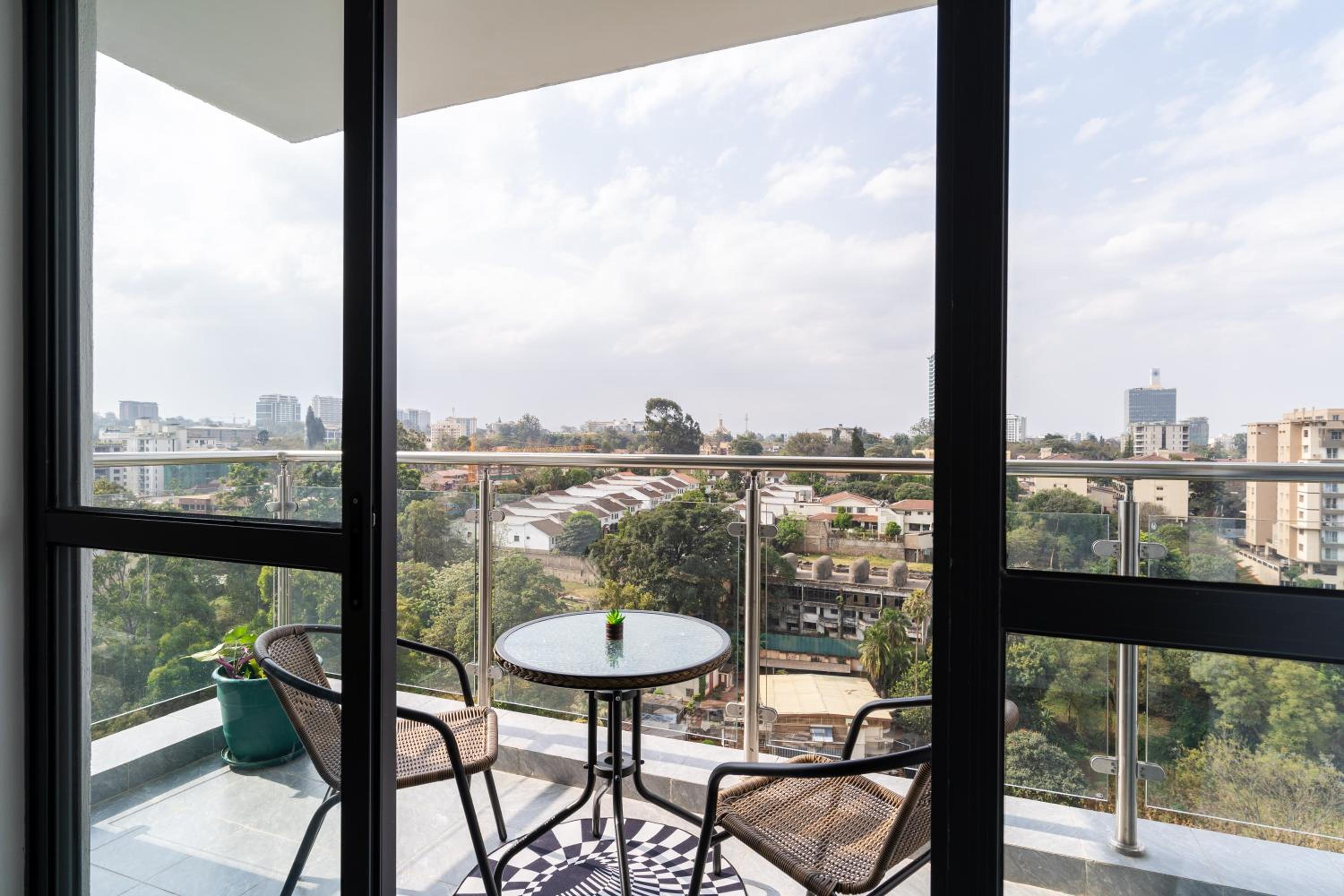 Airy Apartment with Gym, Stunning View in Westlands