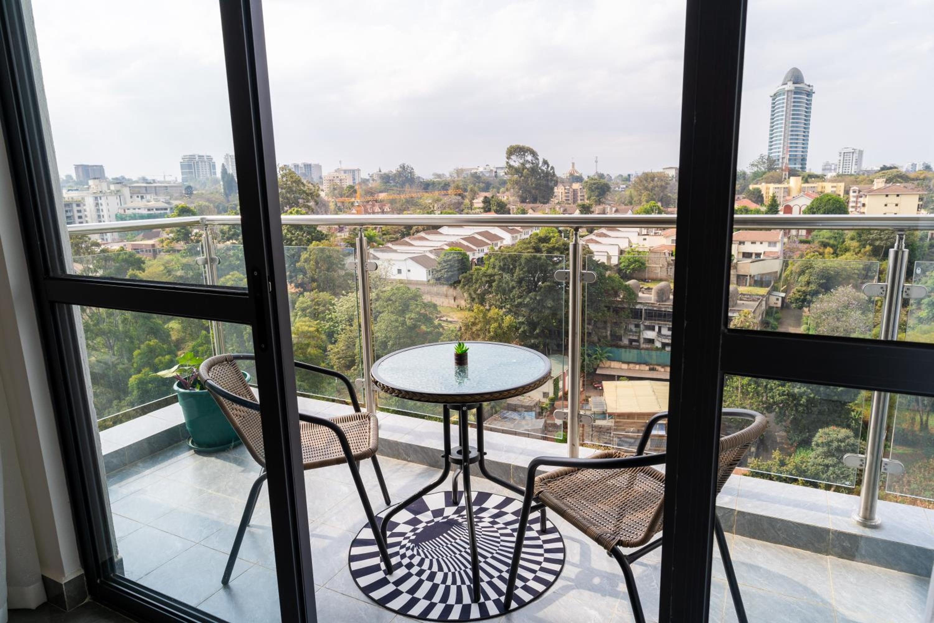 Airy Apartment with Gym, Stunning View in Westlands