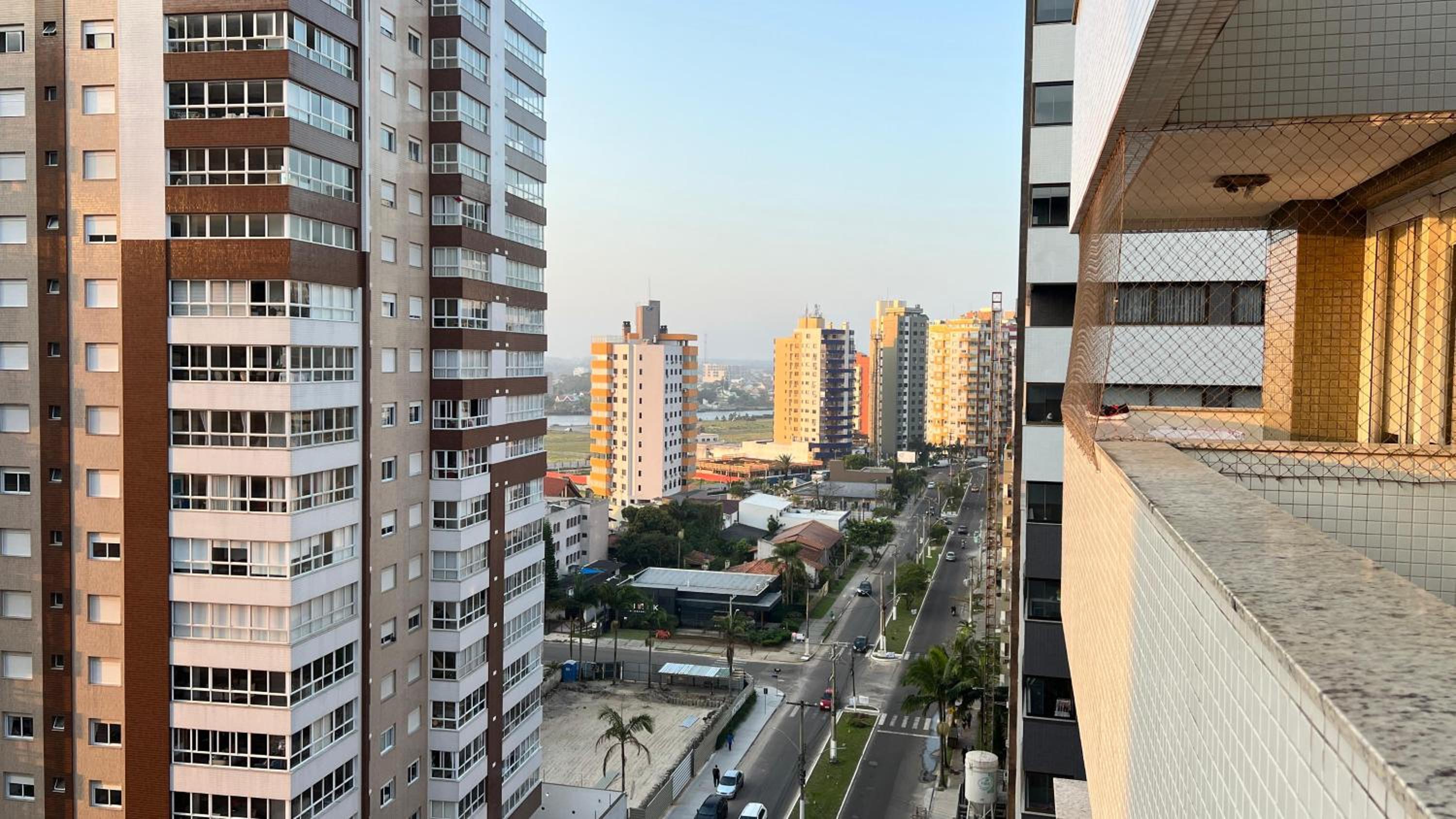 Apartamento Terrazzo com 2 Suítes a 450m do Mar - Região Nobre