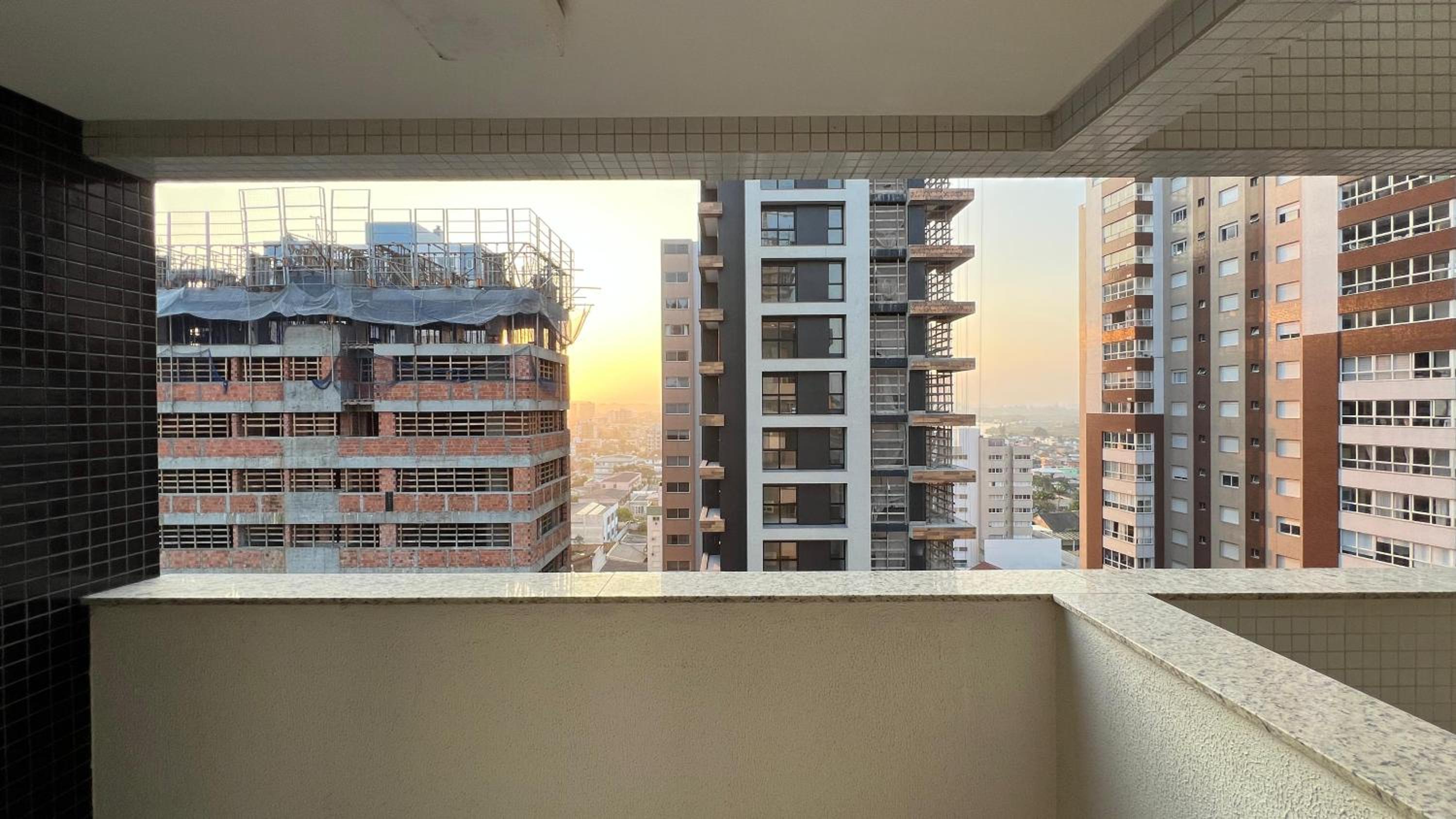 Apartamento Terrazzo com 2 Suítes a 450m do Mar - Região Nobre