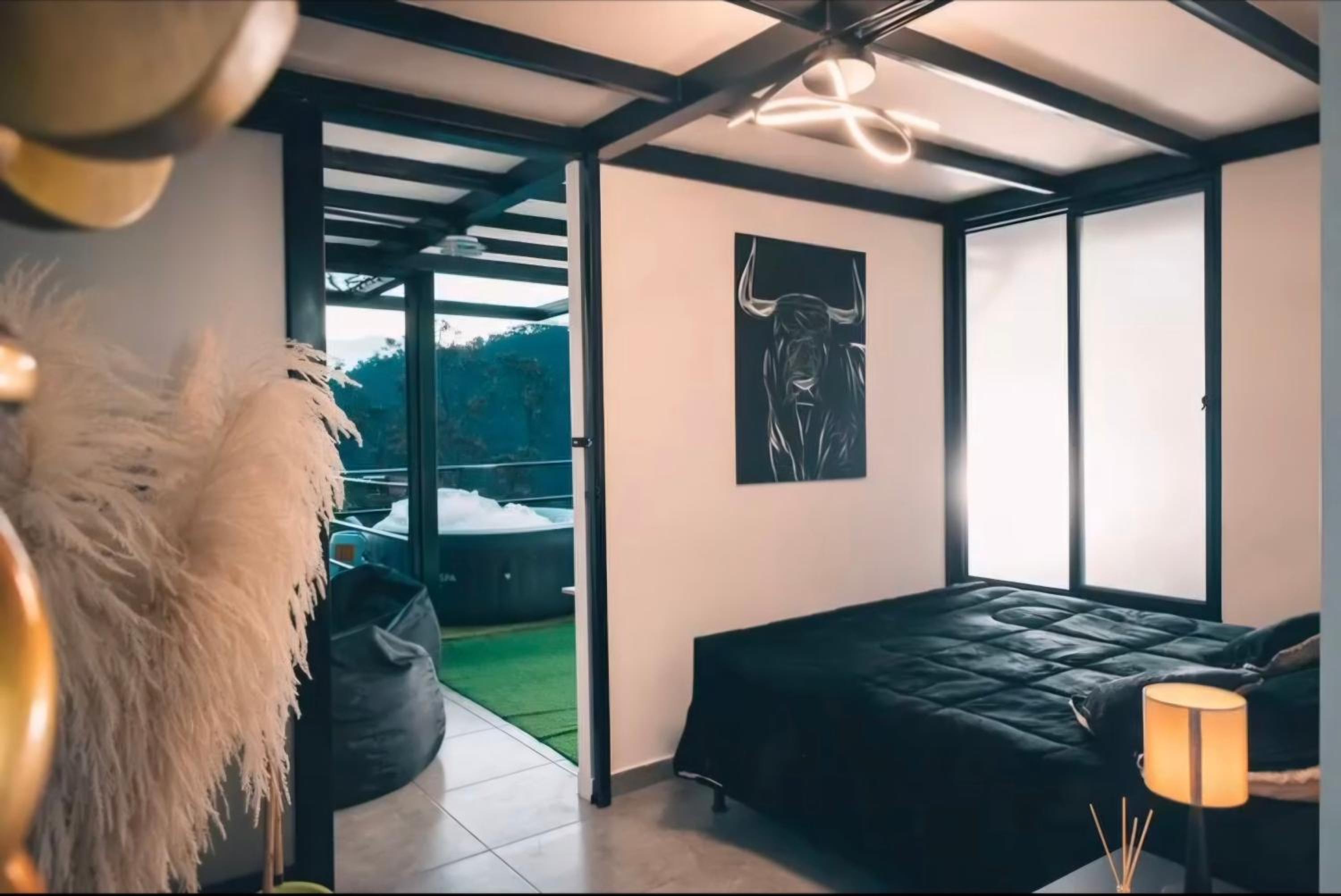 Glamping y termales La Maestranza