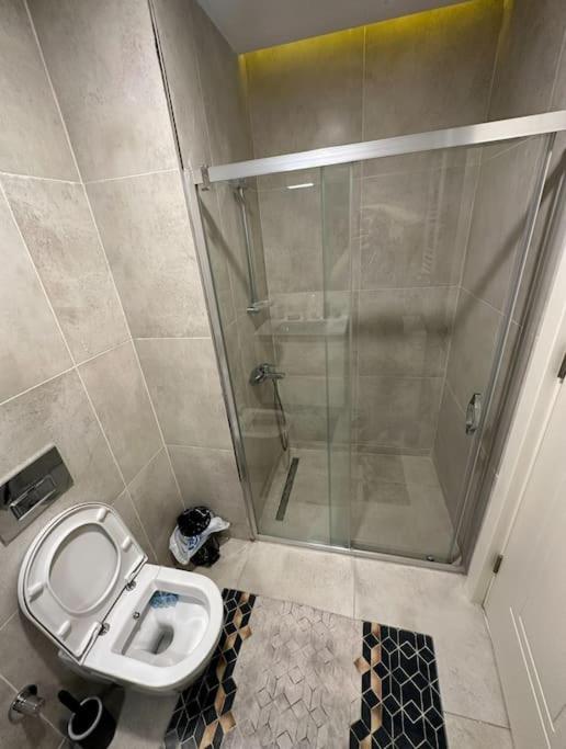 33 floor Cozy central with balcony gym pool