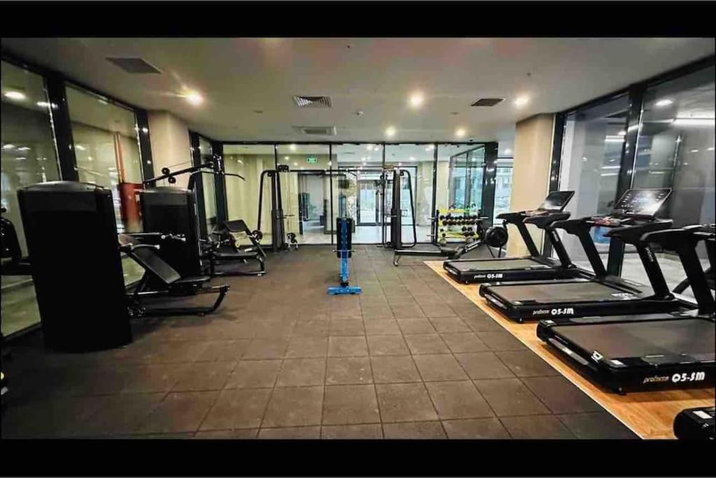 33 floor Cozy central with balcony gym pool