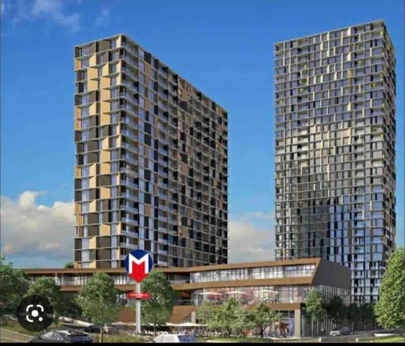 33 floor Cozy central with balcony gym pool