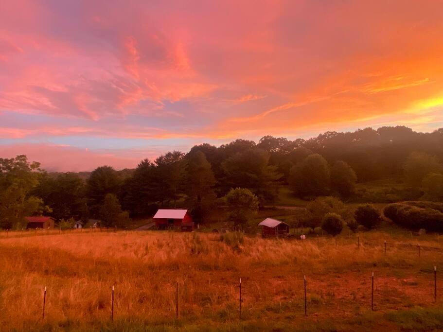 New 2BR house, panoramic views, 15 min to DT AVL view 3
