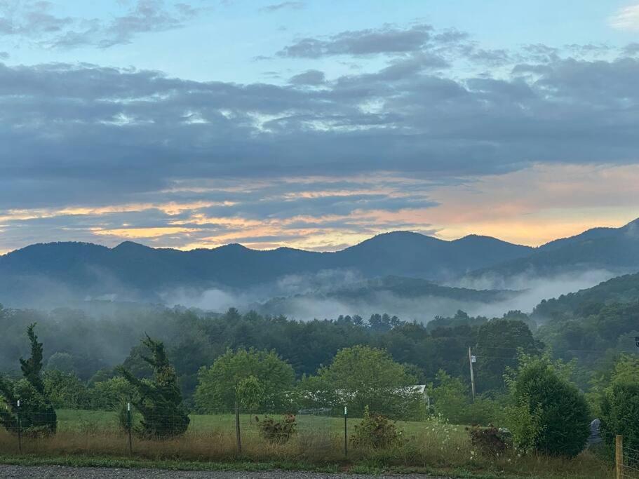 New 2BR house, panoramic views, 15 min to DT AVL view 2