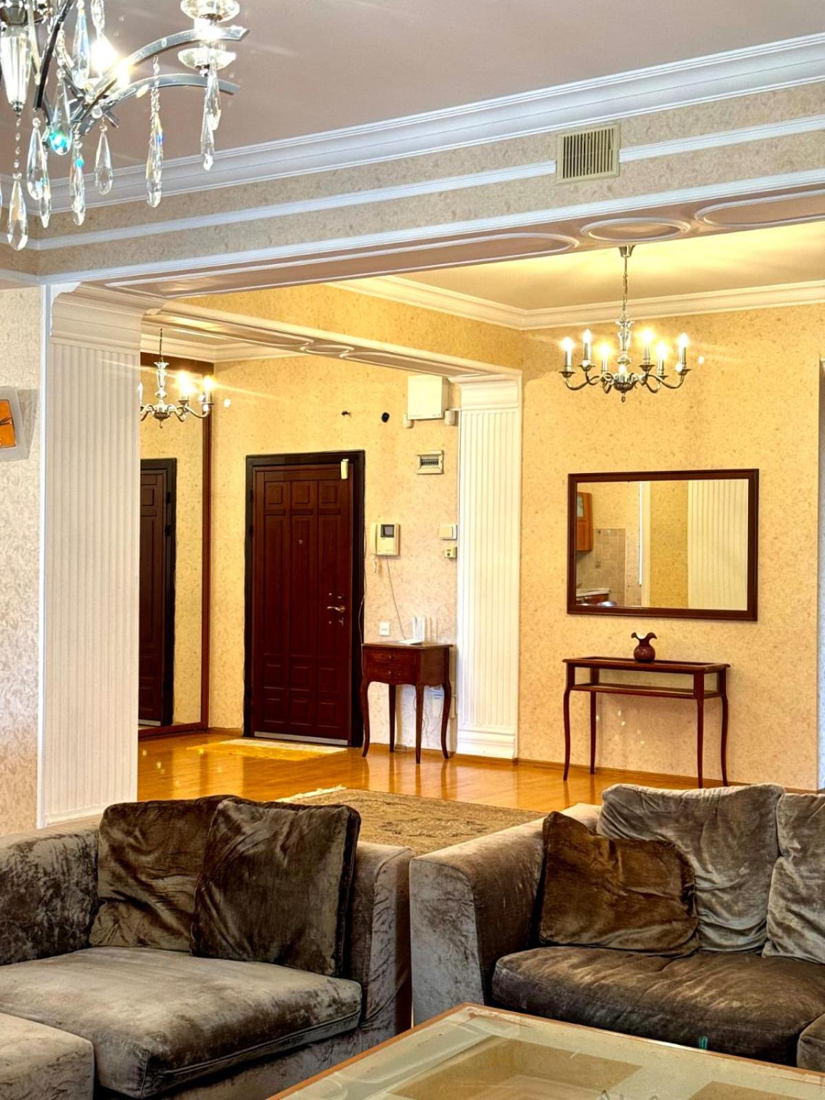 S T Luxury 3 Bed Apartment