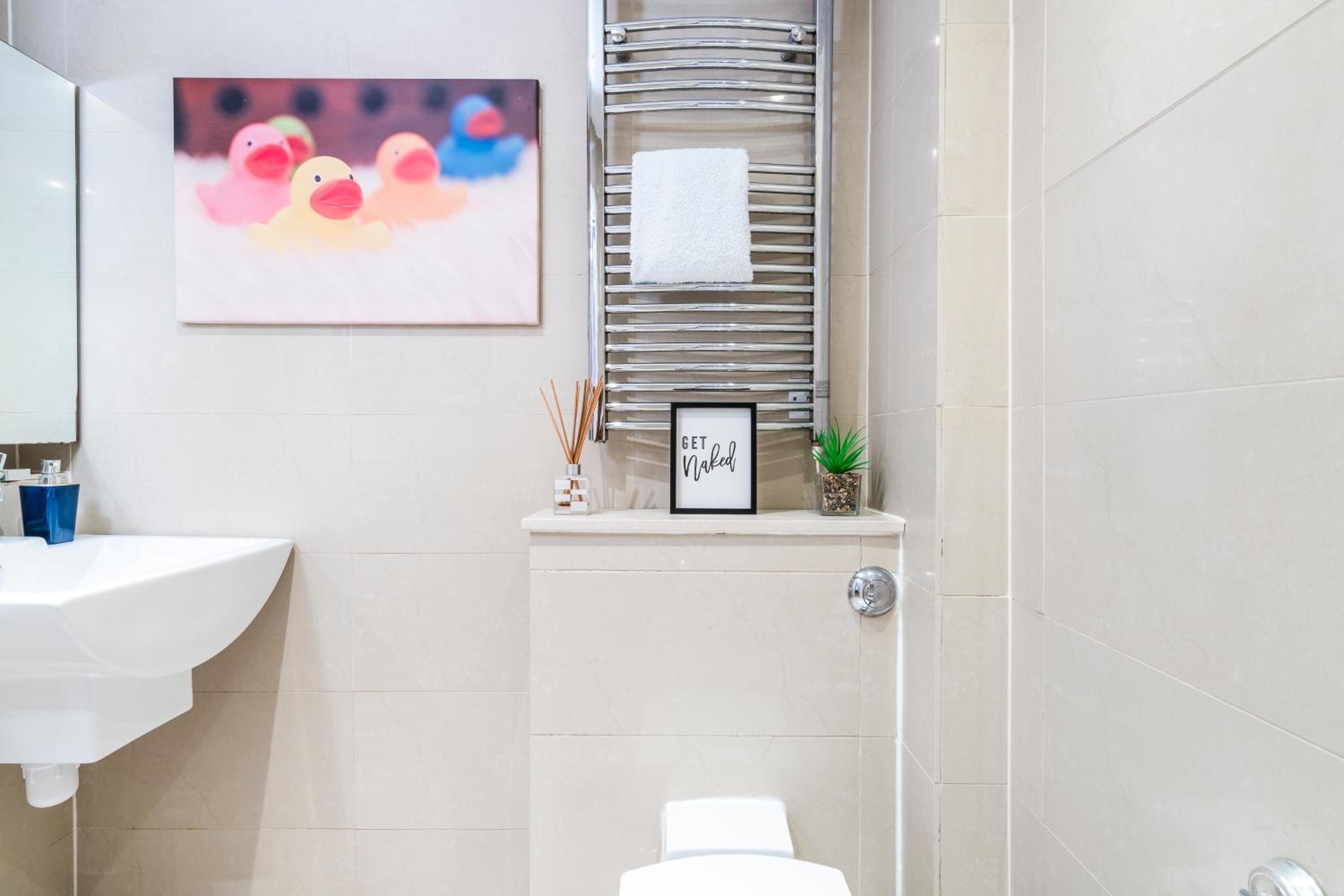 Spacious 2-Bed Apartment in Liverpool Cavern Quarter - Minutes from Bars and Live Music by Garudy Serviced Apartments photo 3