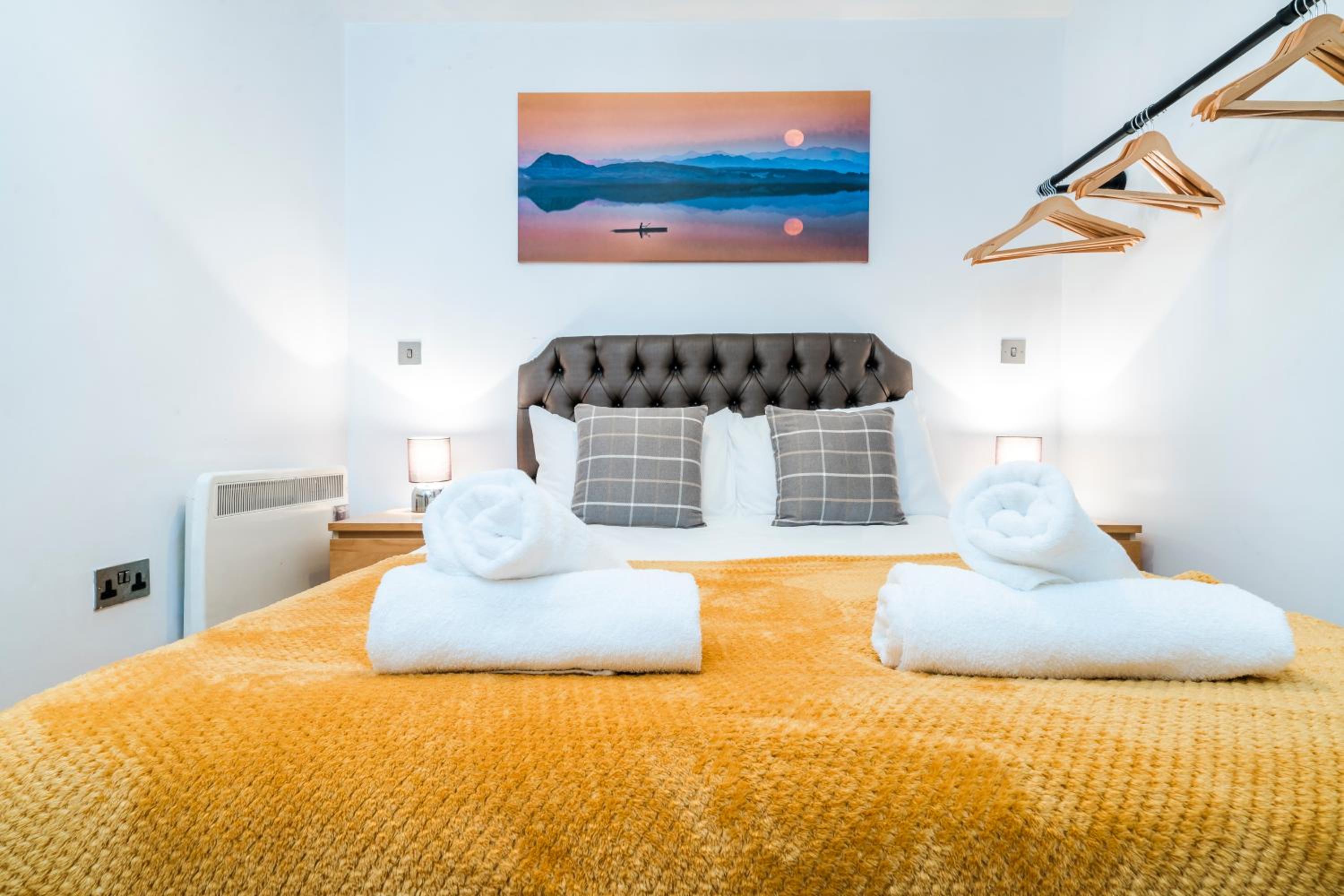 Spacious 2-Bed Apartment in Liverpool Cavern Quarter - Minutes from Bars and Live Music by Garudy Serviced Apartments