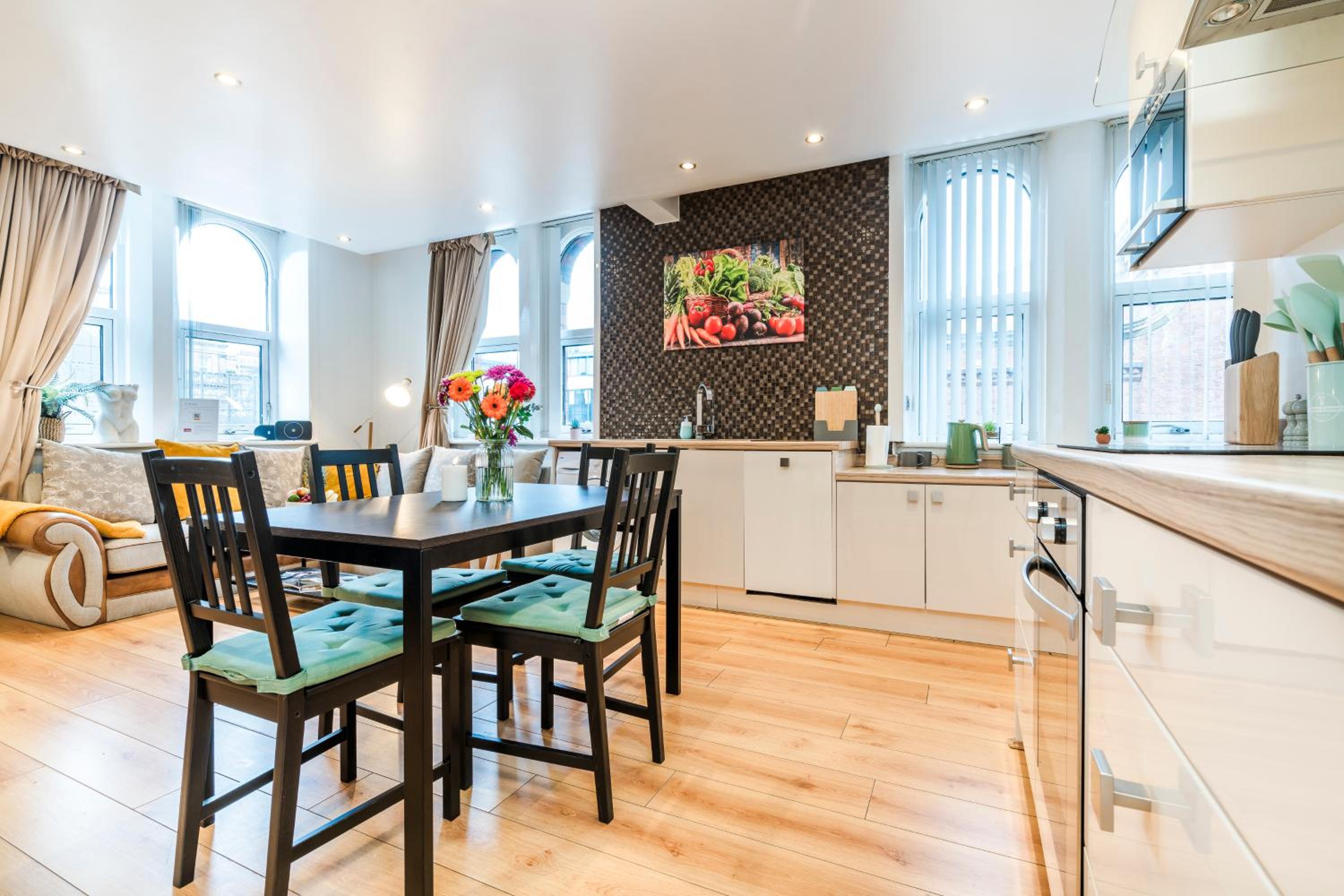 Spacious 2-Bed Apartment in Liverpool Cavern Quarter - Minutes from Bars and Live Music by Garudy Serviced Apartments photo 4