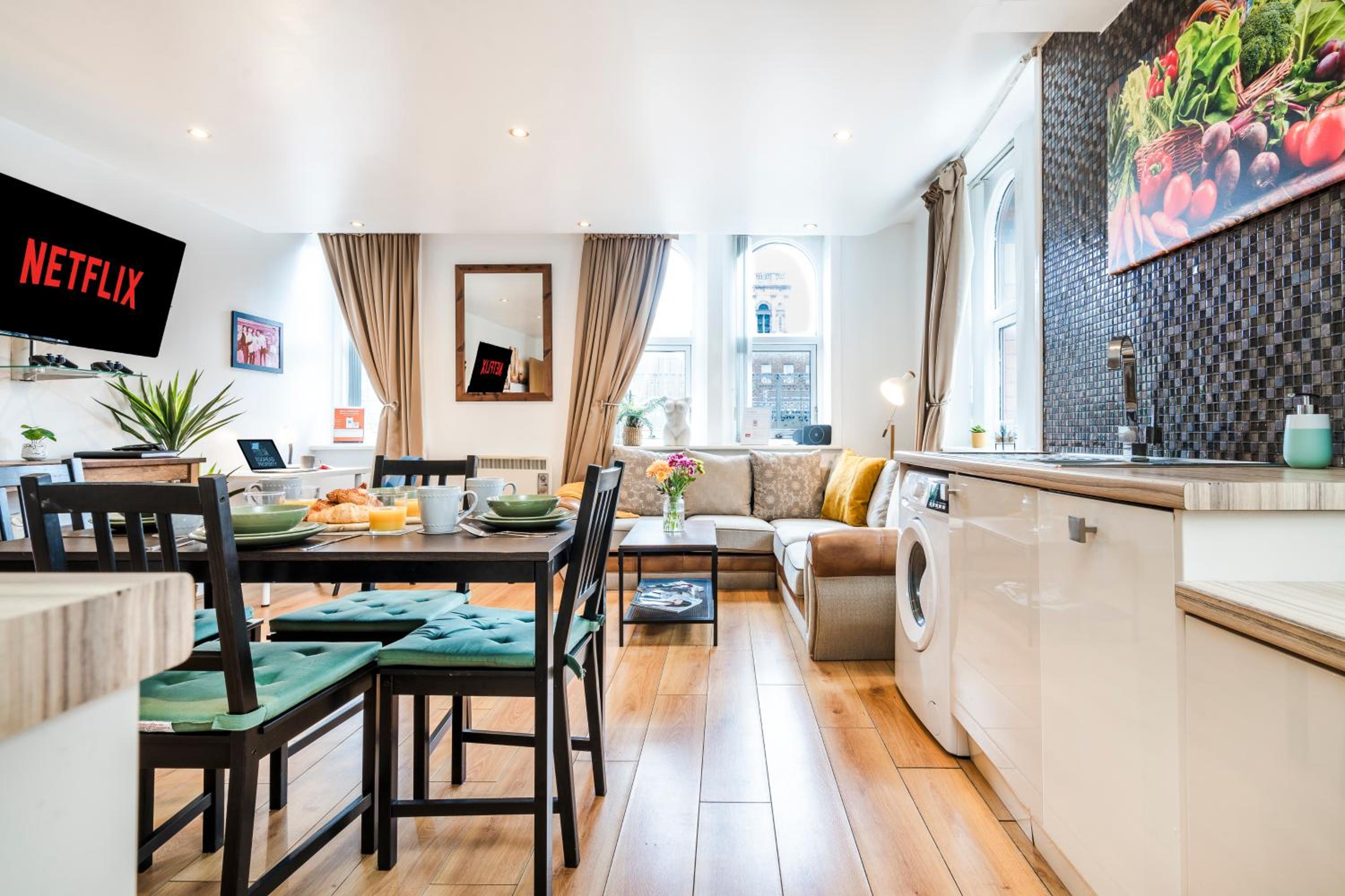 Spacious 2-Bed Apartment in Liverpool Cavern Quarter - Minutes from Bars and Live Music by Garudy Serviced Apartments