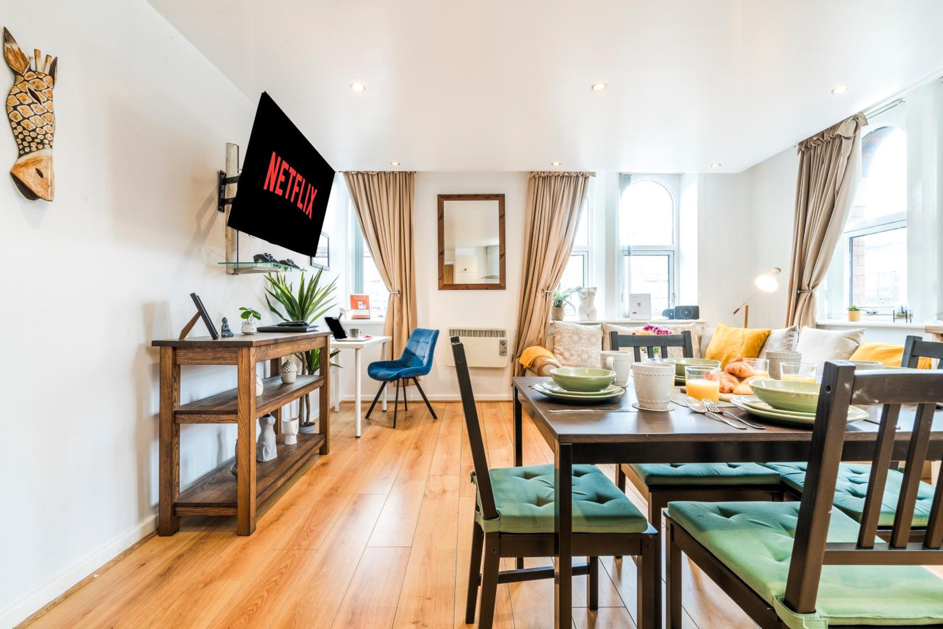 Spacious 2-Bed Apartment in Liverpool Cavern Quarter - Minutes from Bars and Live Music by Garudy Serviced Apartments