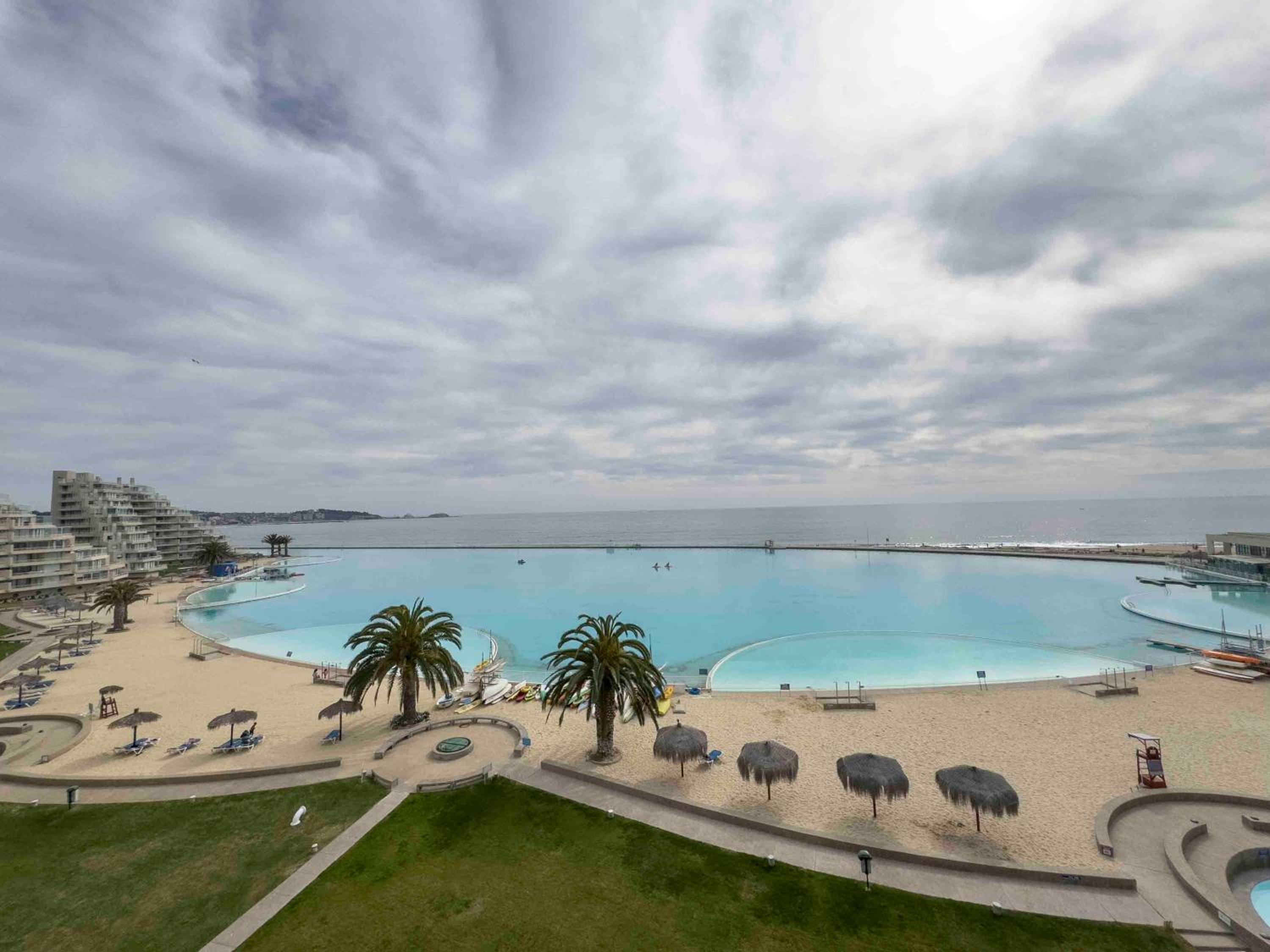 Departamento Grande en San Alfonso del Mar 4D 3B 2EST view 5