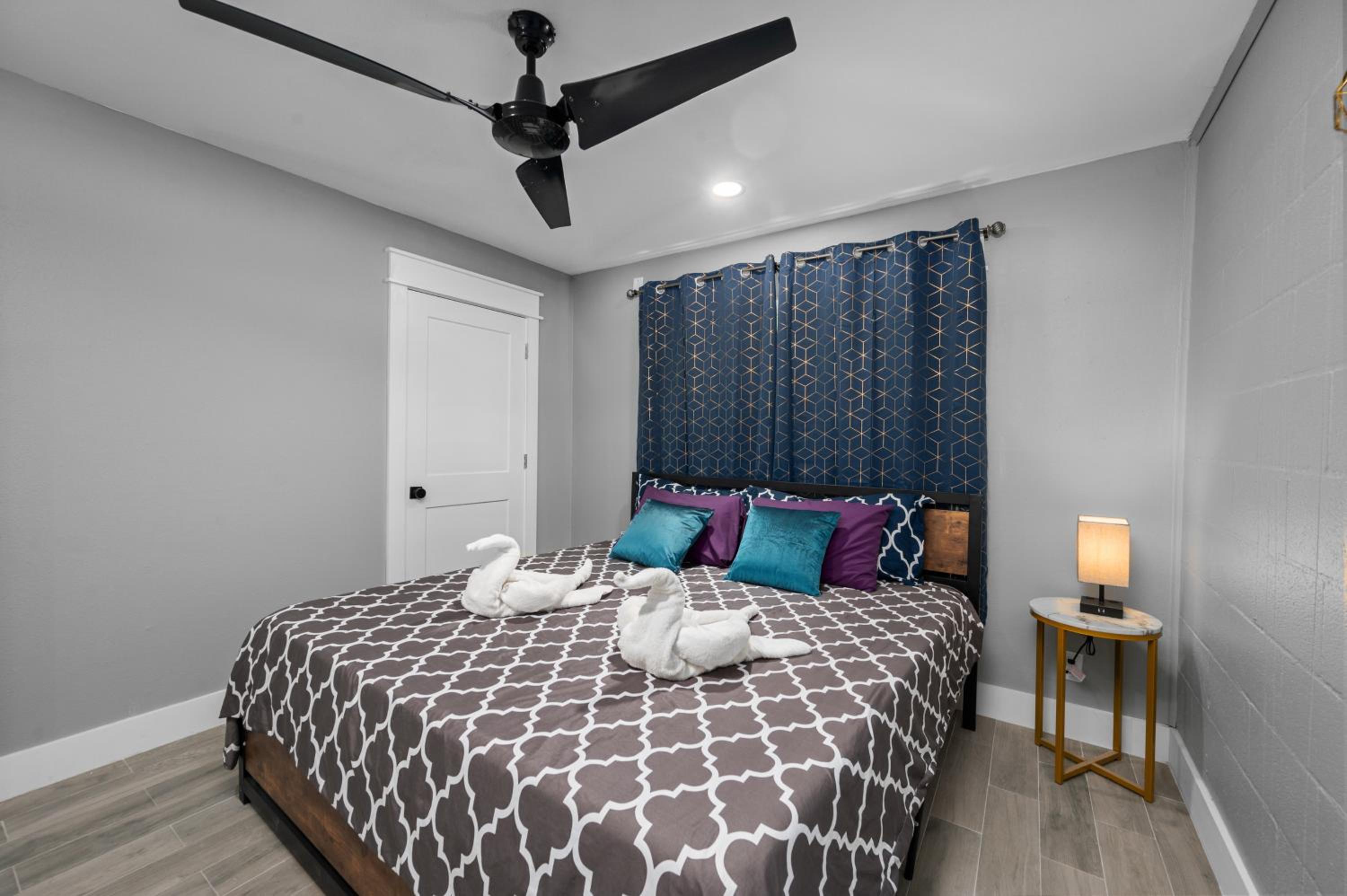 2-BR Comfort in Vibrant Heights District view 3
