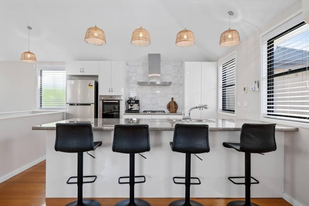 Spacious, Central 2bed 2bath, newly renovated gem!
