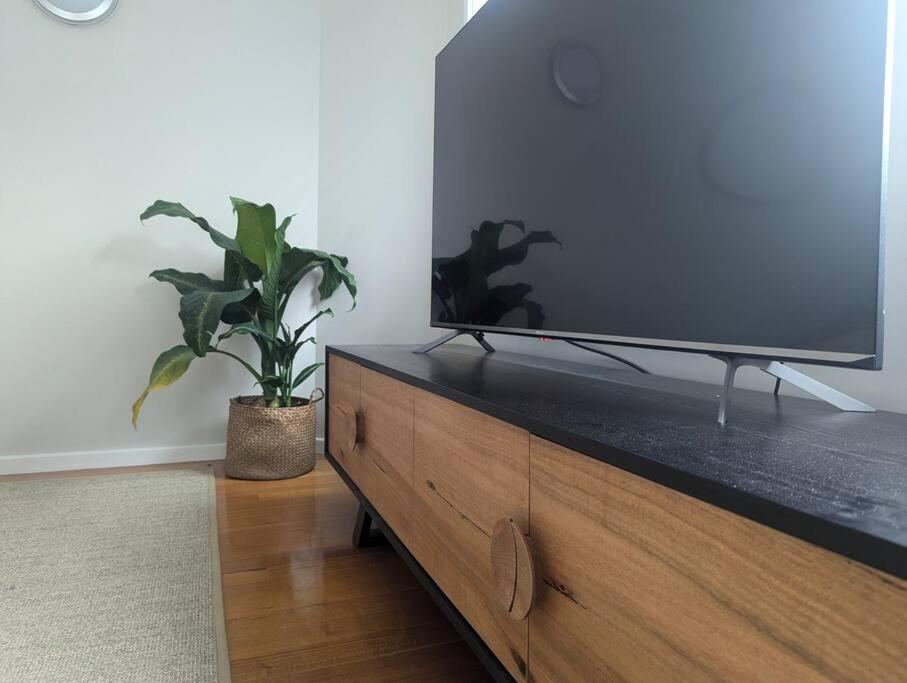 Spacious, Central 2bed 2bath, newly renovated gem!