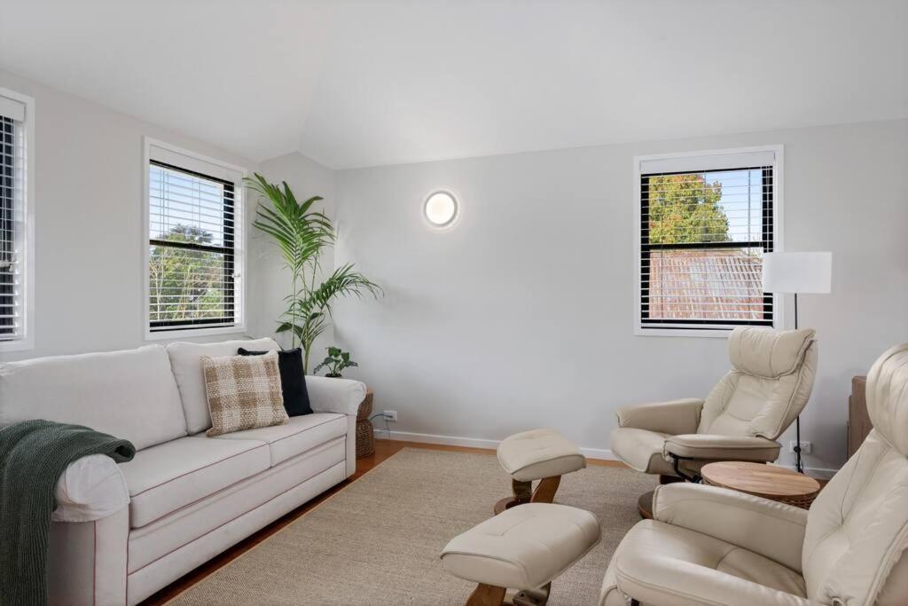 Spacious, Central 2bed 2bath, newly renovated gem!