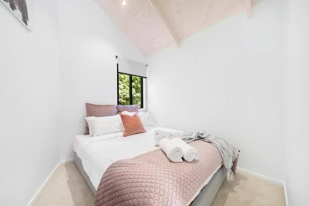 Cosy apartment 10 min walk to Queenstown view 2