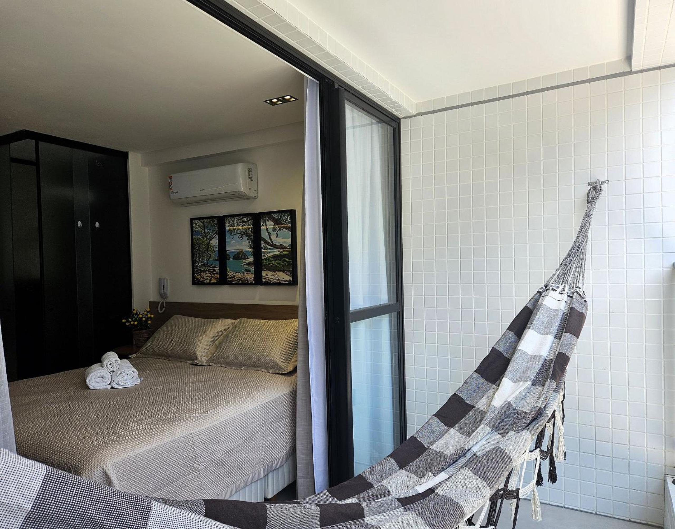 Flat com Varanda a 50m da Praia