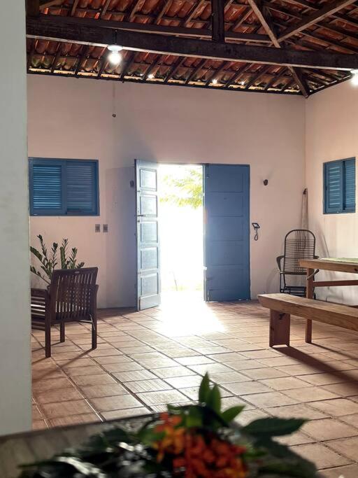 Casa de frente para o mar, pé na areia!