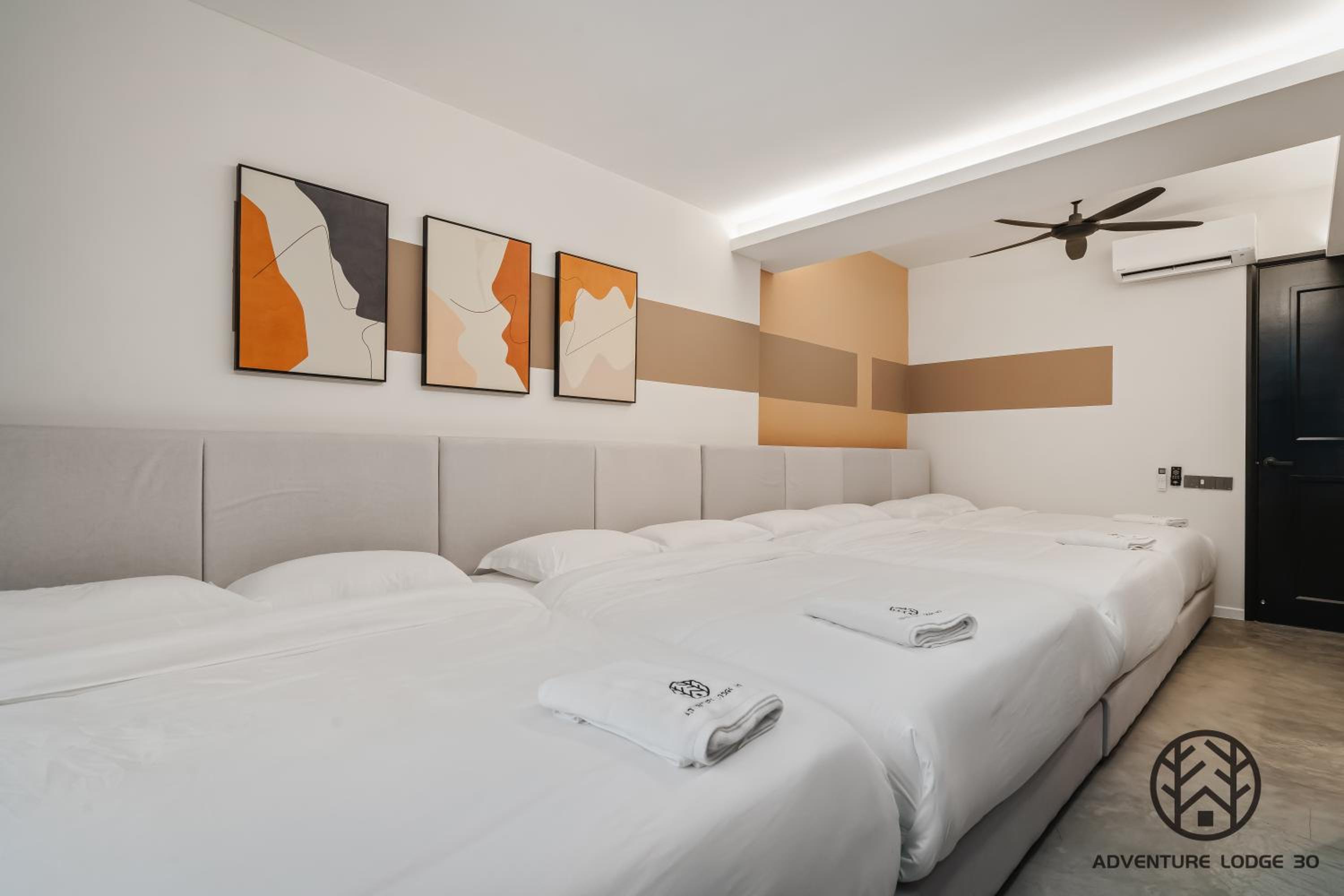 Adventure Lodge 30 - 7mins to Jonker Str #HotJacuzzi #kids #25pax #KTV#swimming pool