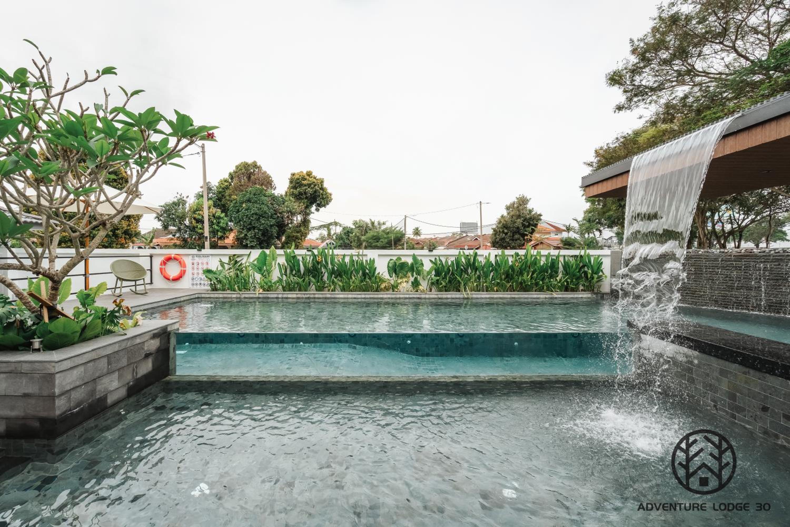 Adventure Lodge 30 - 7mins to Jonker Str #HotJacuzzi #kids #25pax #KTV#swimming pool photo 8
