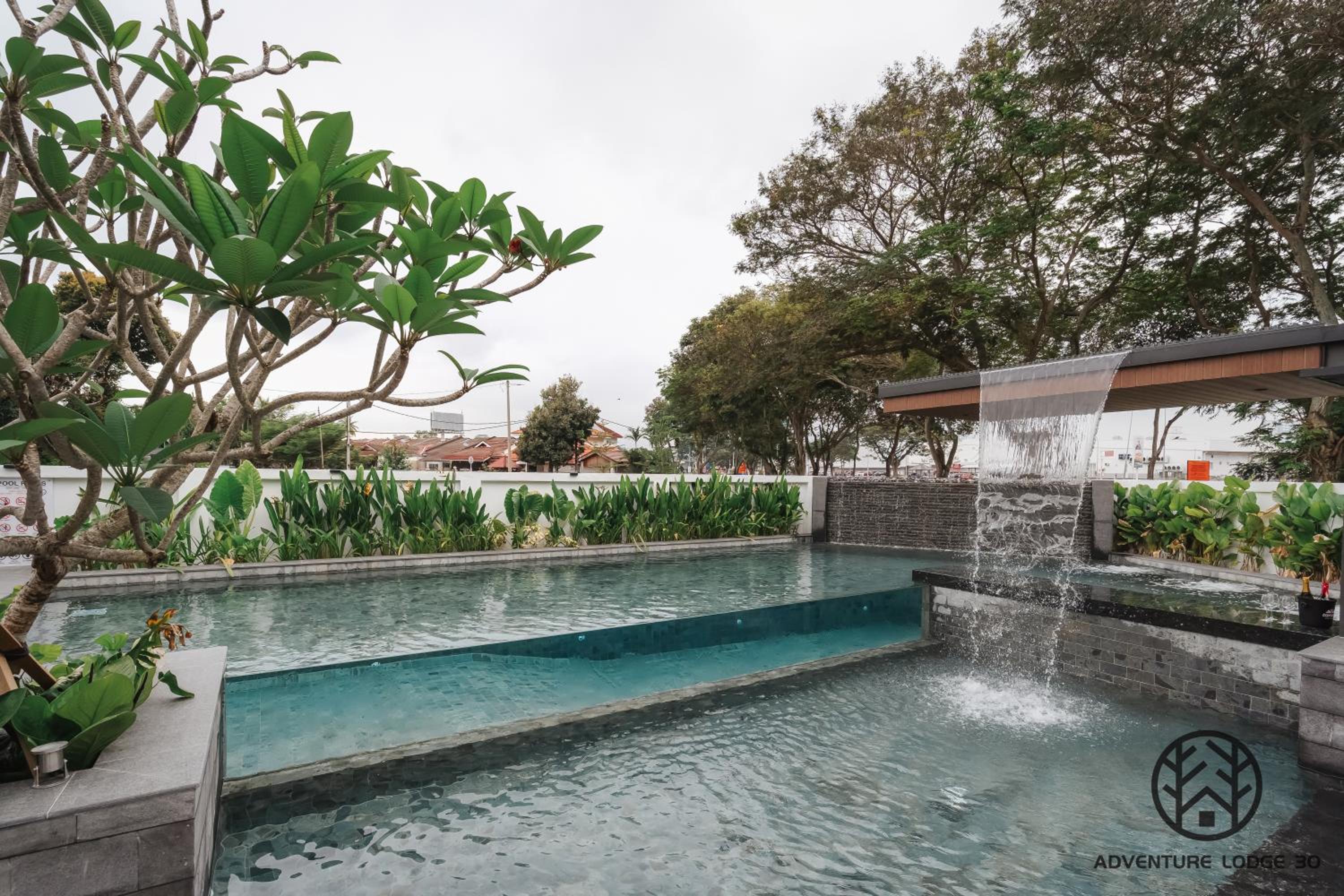 Adventure Lodge 30 - 7mins to Jonker Str #HotJacuzzi #kids #25pax #KTV#swimming pool photo 4