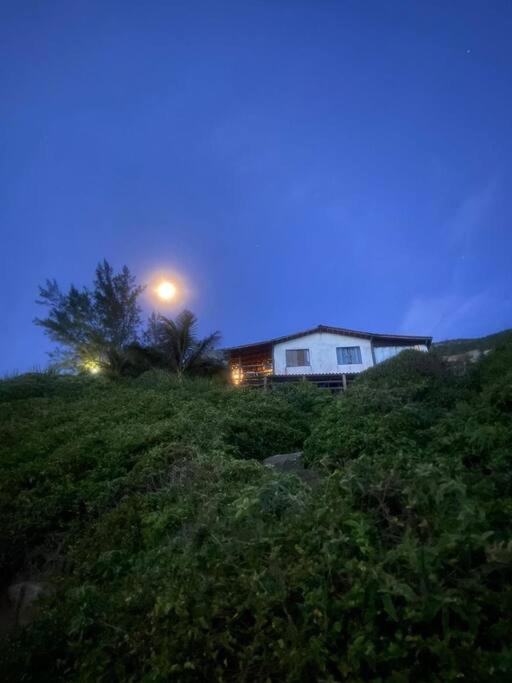 casamar com piscina e churrasqueira de frente para o mar