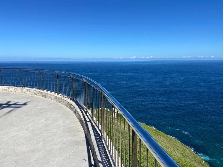 casamar com piscina e churrasqueira de frente para o mar