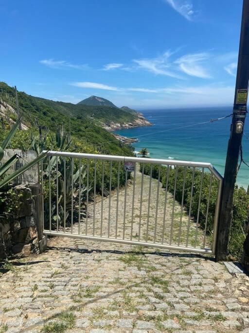 casamar com piscina e churrasqueira de frente para o mar