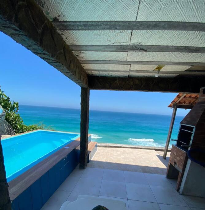 casamar com piscina e churrasqueira de frente para o mar