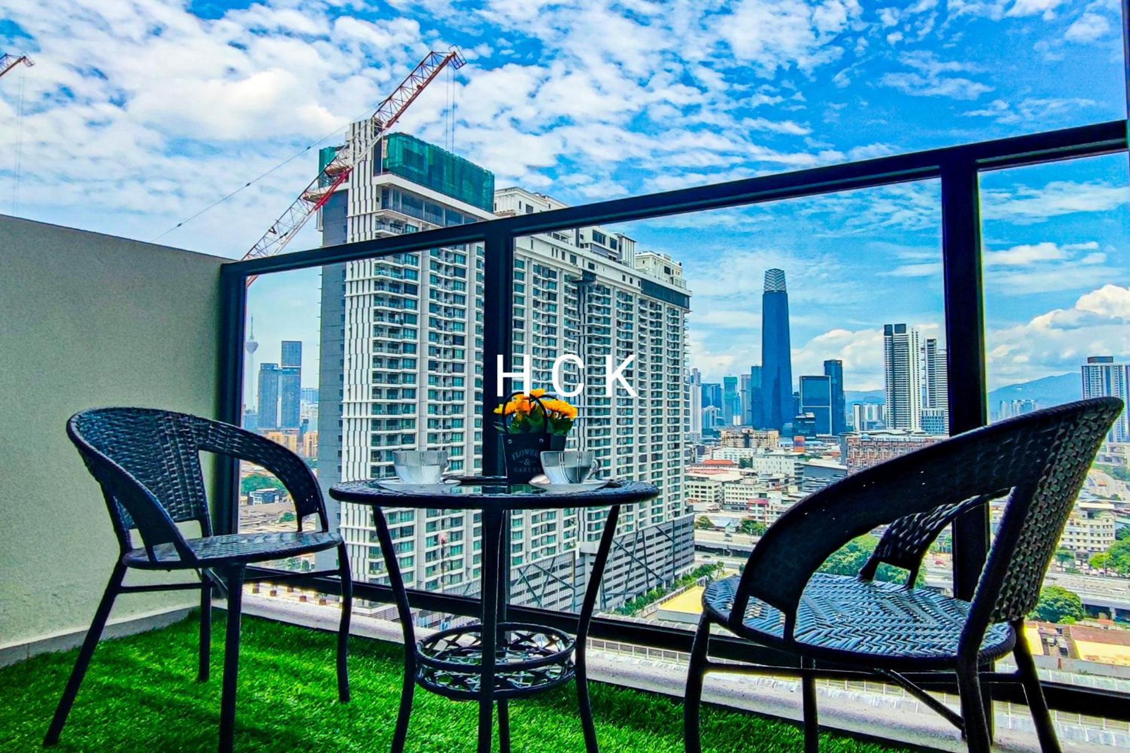 Cityview Balcony at Trion Two by HCK