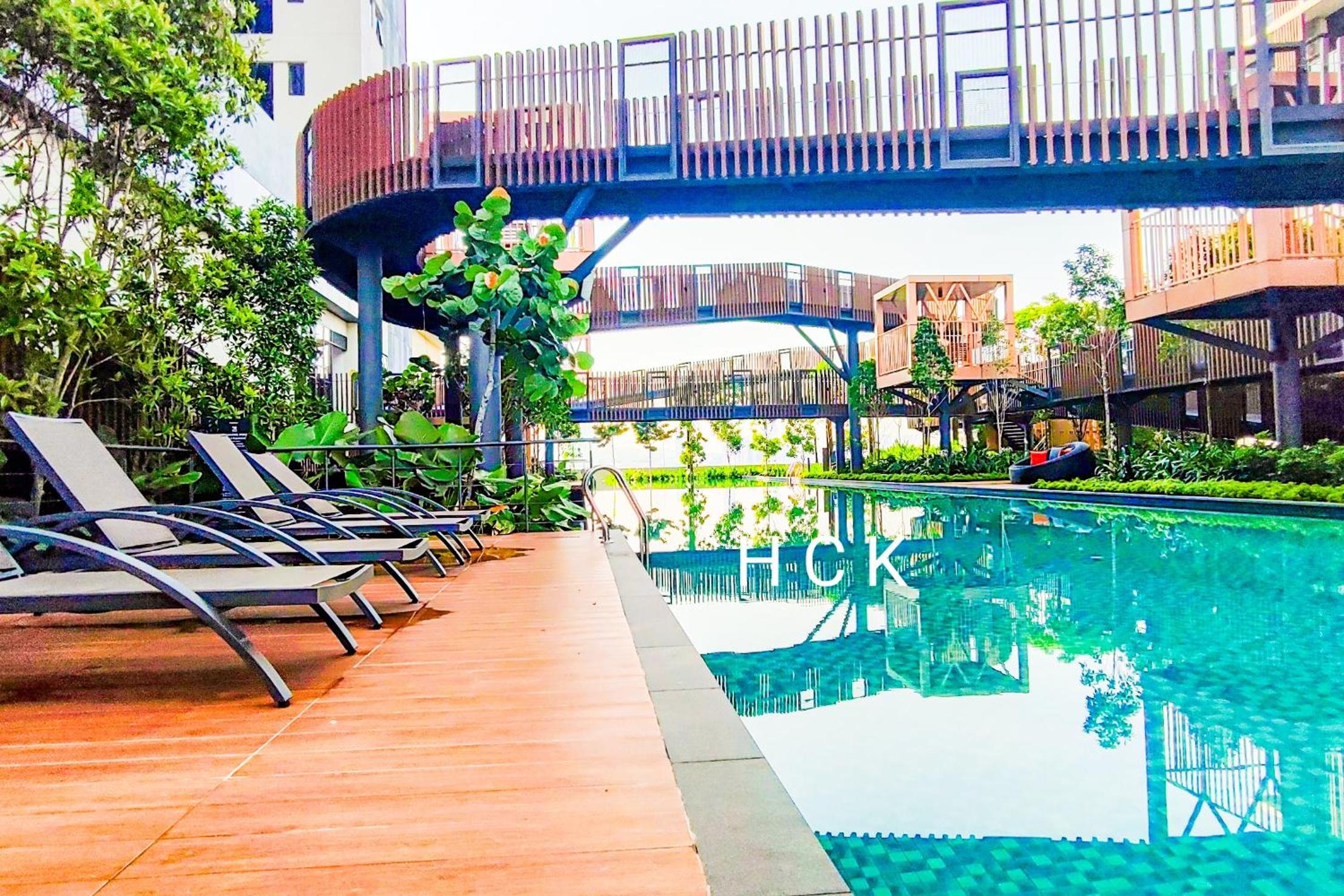 Cityview Balcony at Trion Two by HCK