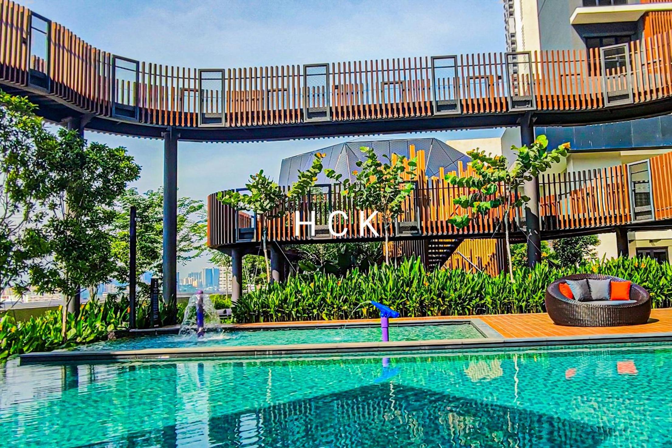 Cityview Balcony at Trion Two by HCK