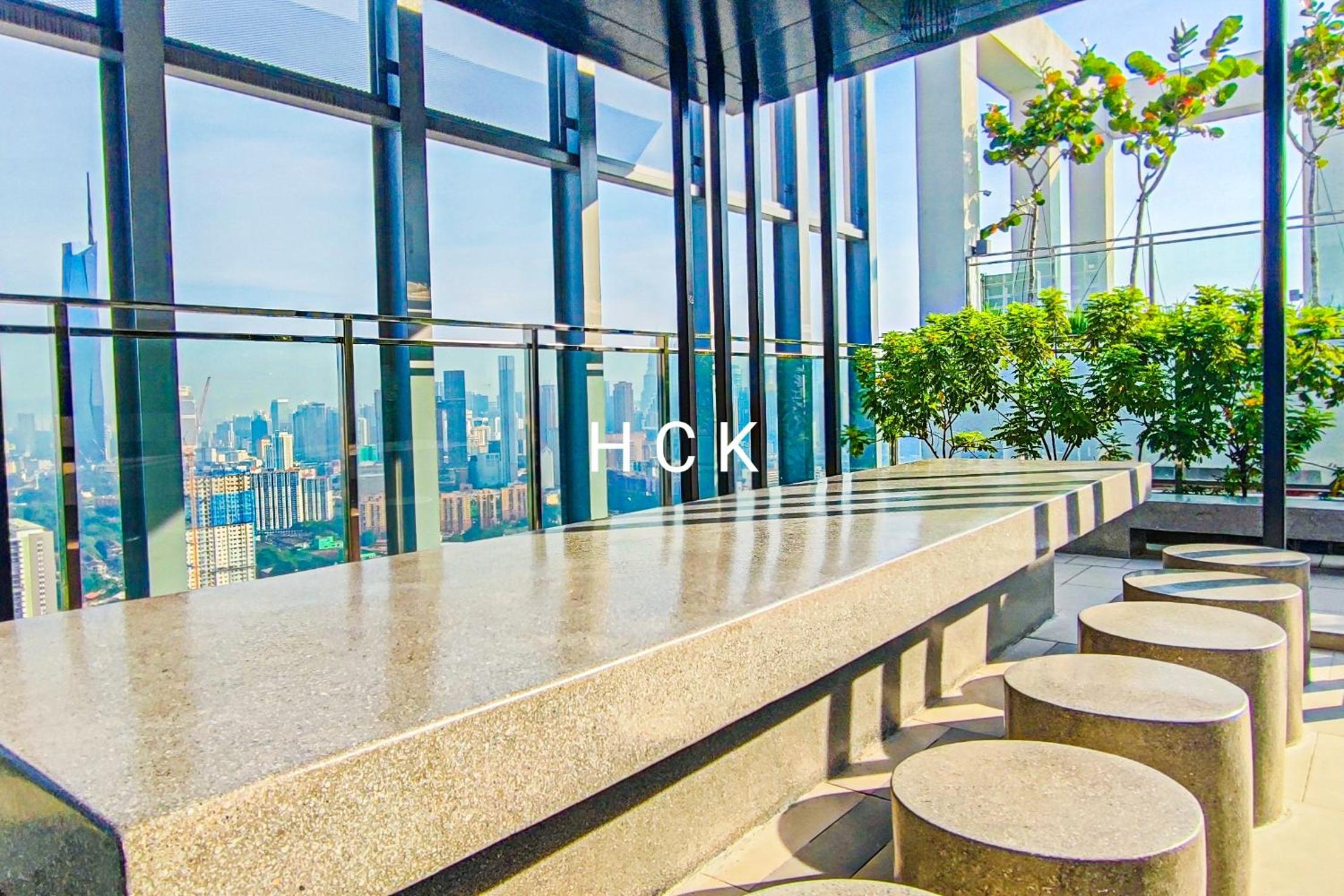 Cityview Balcony at Trion Two by HCK