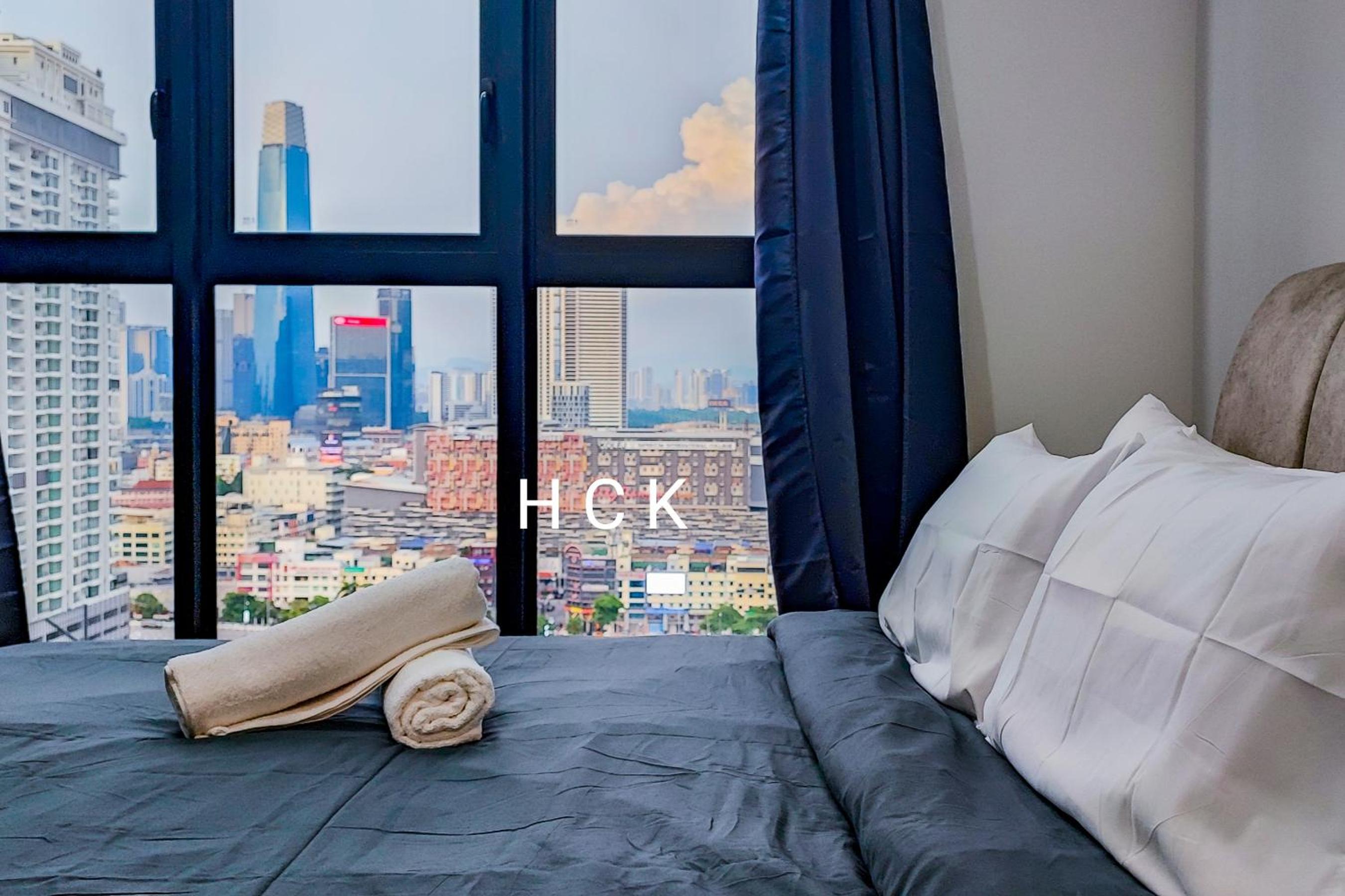 Cityview Balcony at Trion Two by HCK