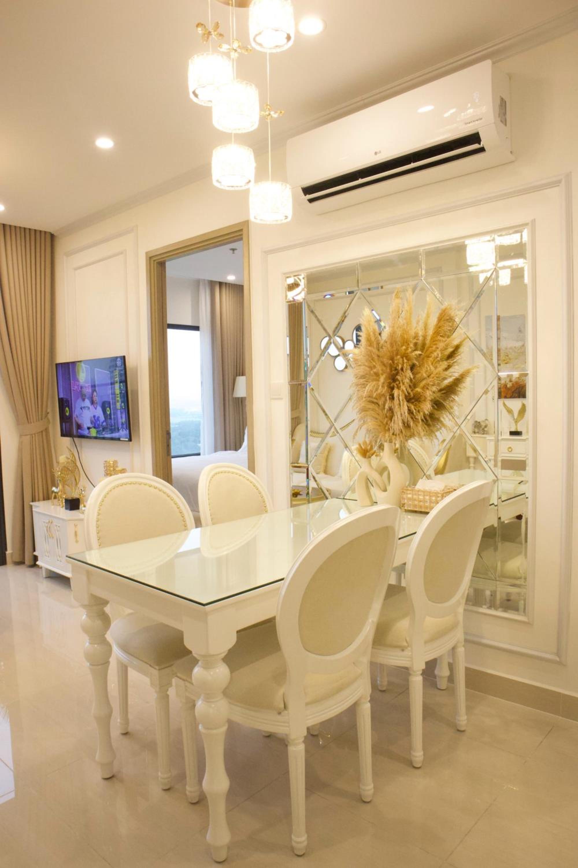 Homie Apartmant l Vinhomes Grand Park view 2