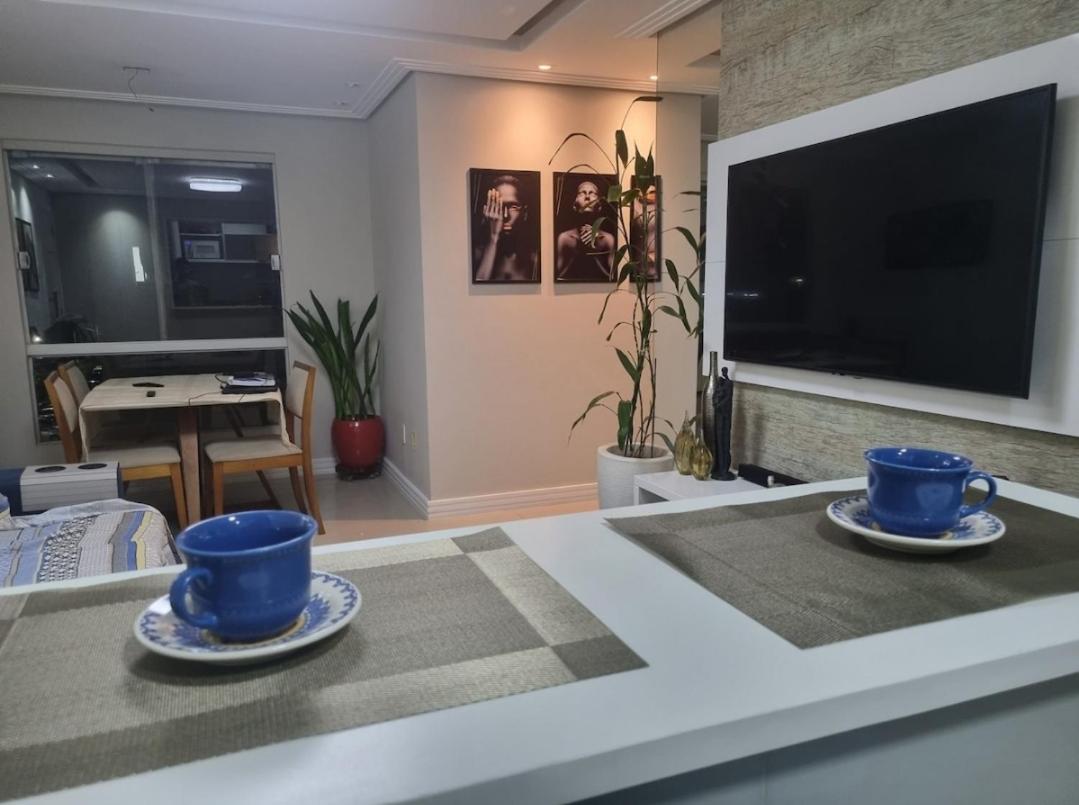 Quarto ar condicionado,praia,centro de convenções 'casa compartilhada '