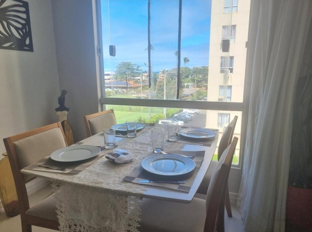 Quarto ar condicionado,praia,centro de convenções 'casa compartilhada '
