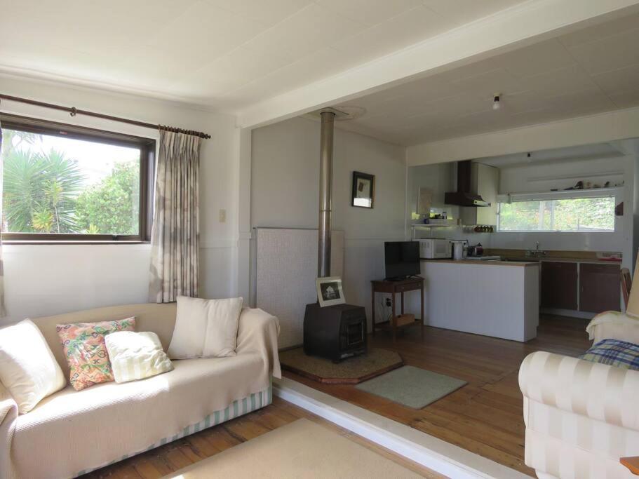 Rustic Charmer in Cable Bay view 2