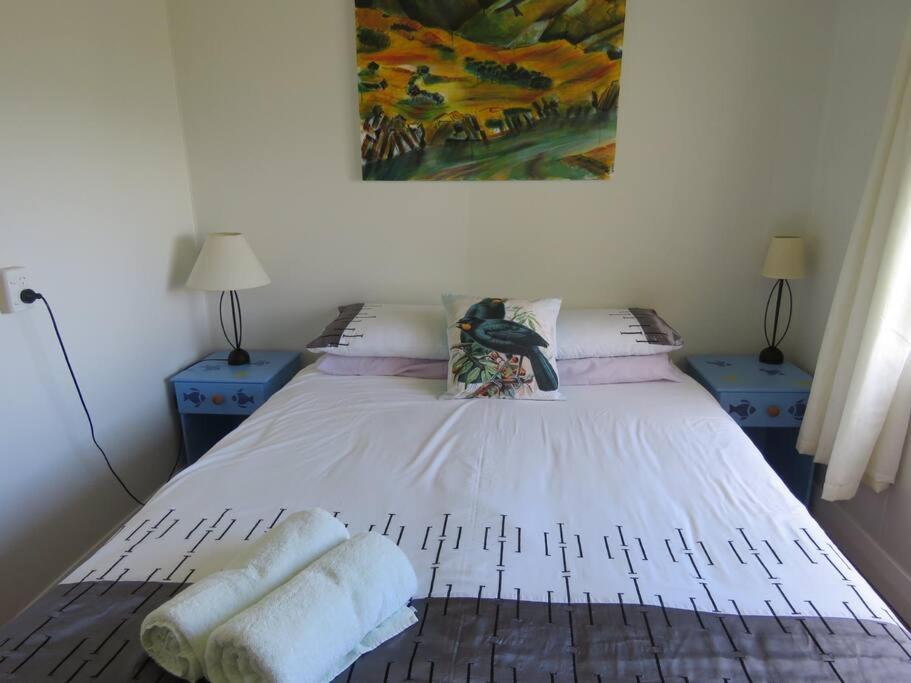 Rustic Charmer in Cable Bay view 5